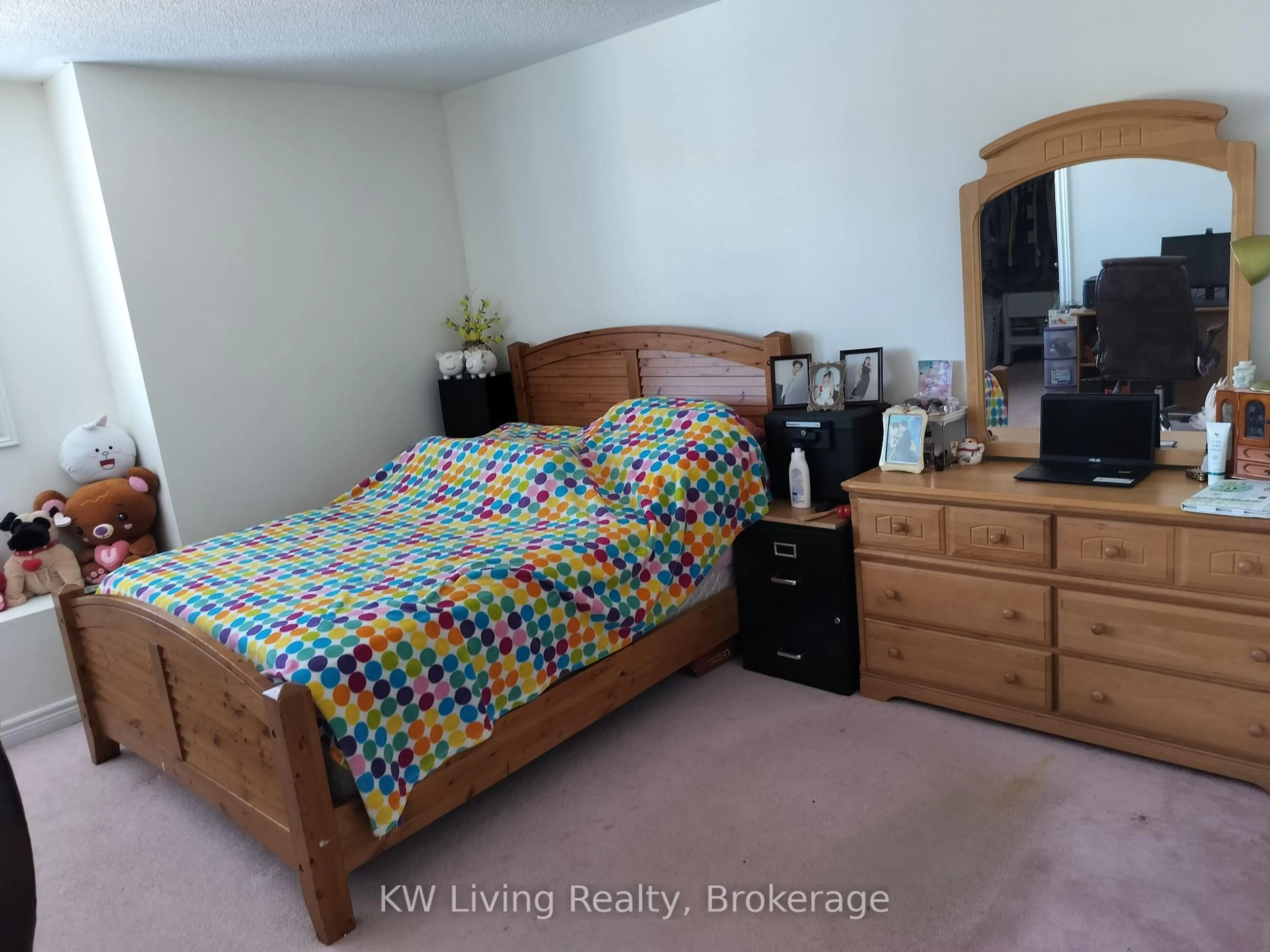 A pic of a room for 19 MacBride Cres, Vaughan Ontario L6A 3R3