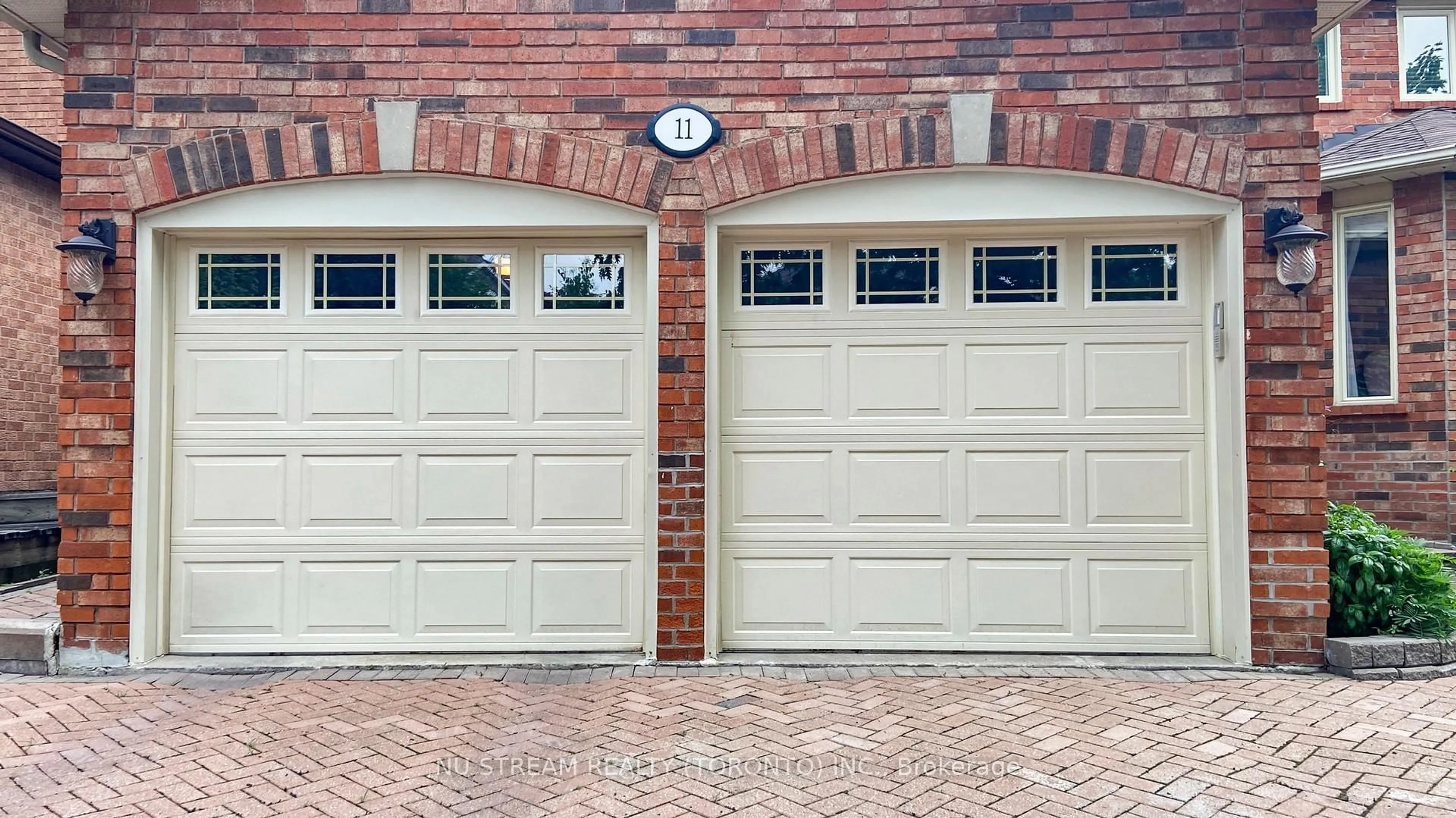 Indoor garage for 11 Quantz Crt, Markham Ontario L3R 9L9