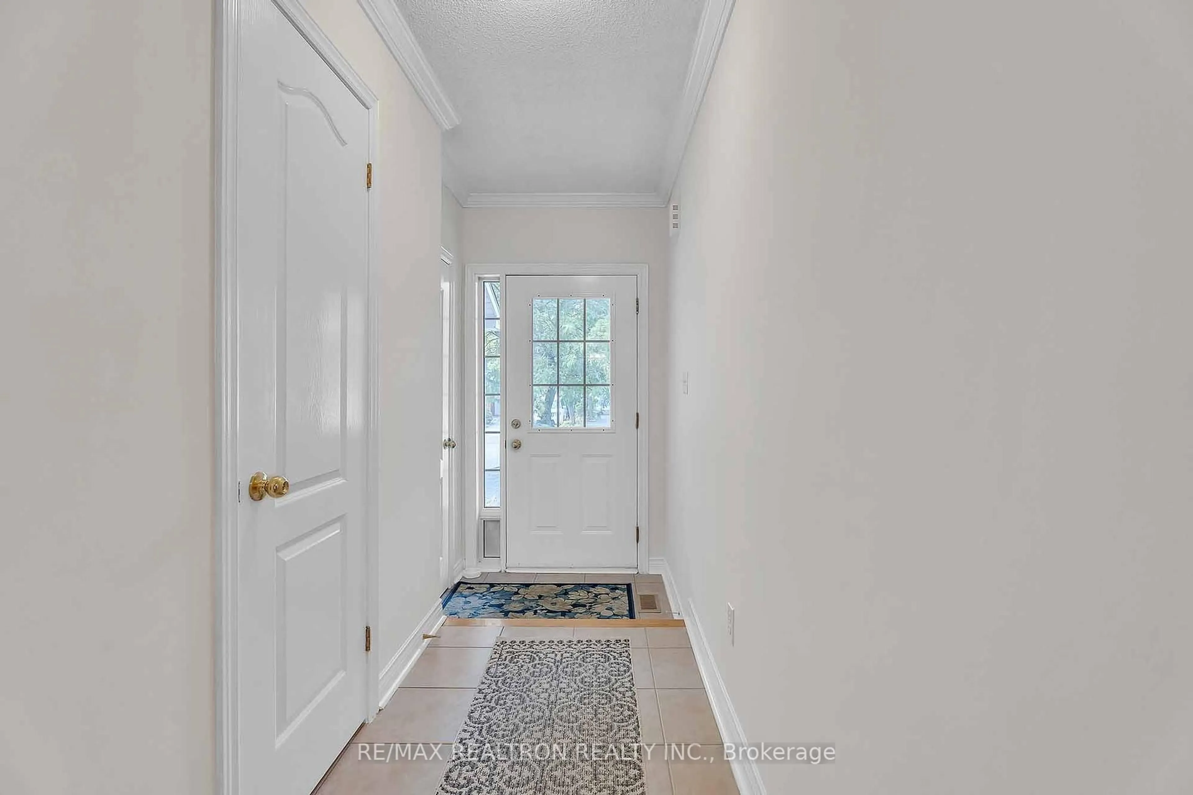 Indoor entryway for 80 Ruby Cres, Richmond Hill Ontario L4S 2H2