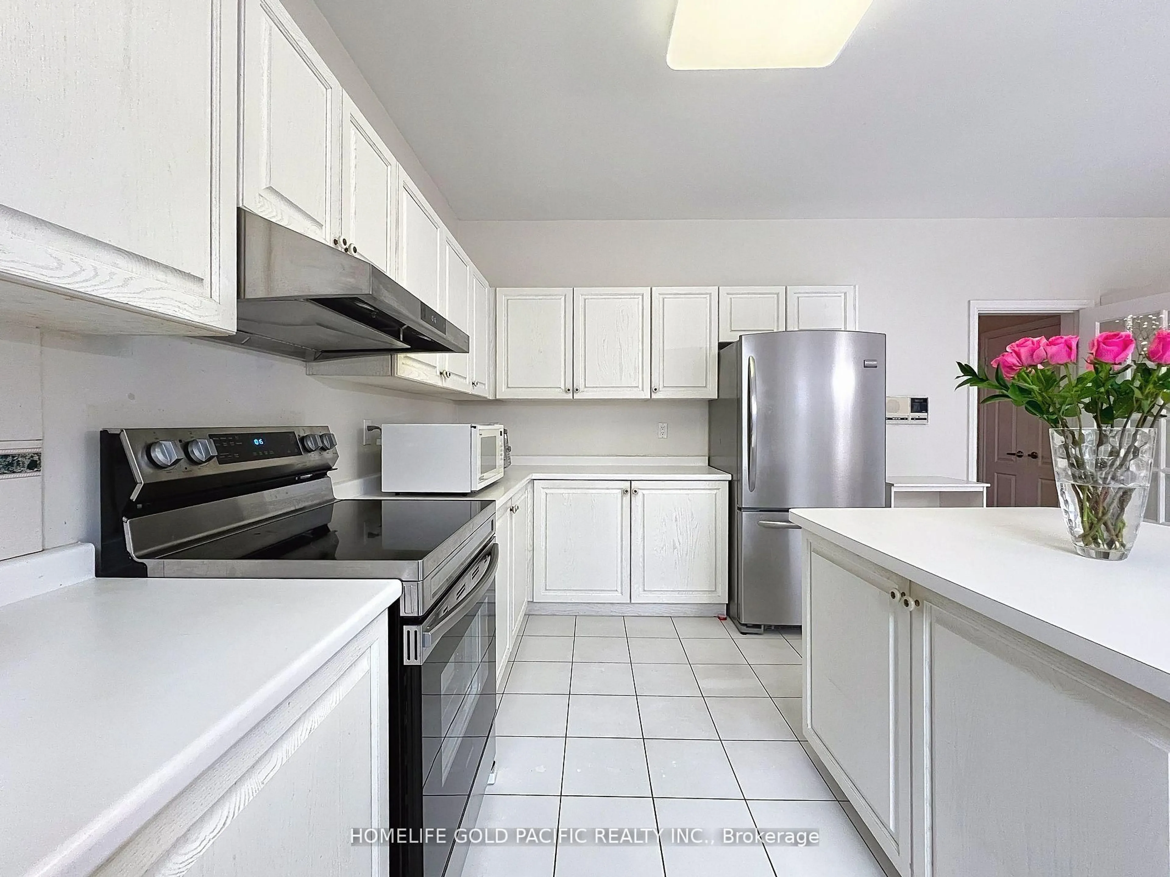 Standard kitchen, unknown for 9 Gardiner Cres, Richmond Hill Ontario L4B 2G6