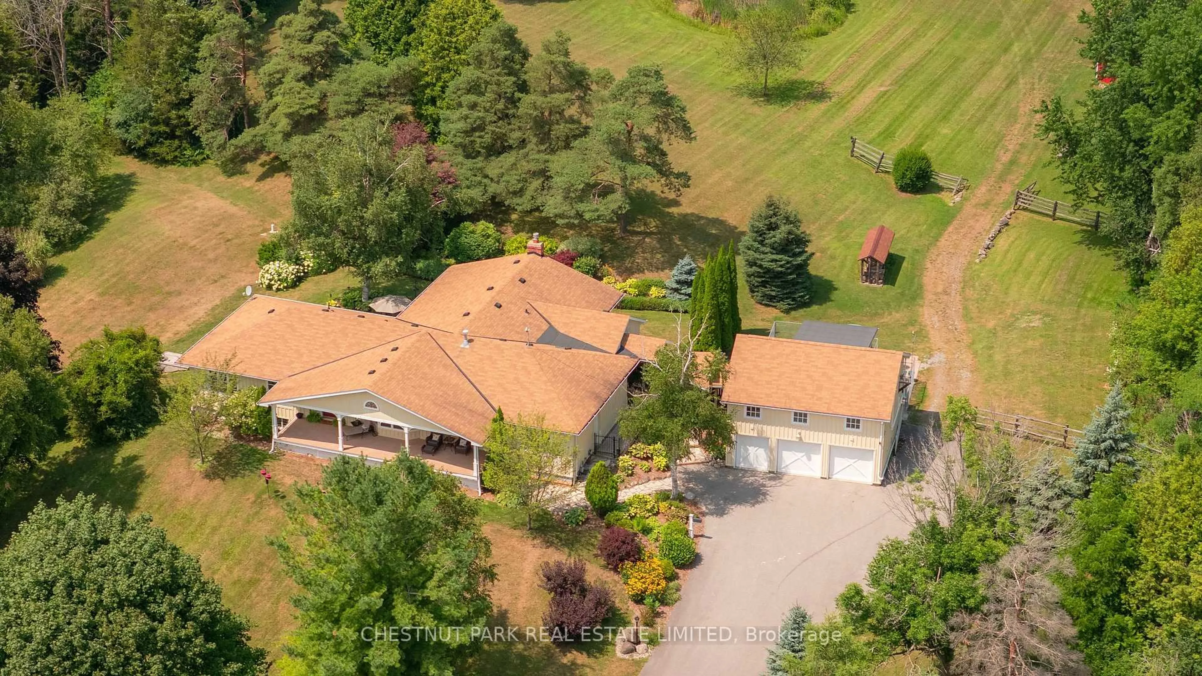 A pic from outside/outdoor area/front of a property/back of a property/a pic from drone, unknown for 610 Morning Sdrd, East Gwillimbury Ontario L9N 0K9