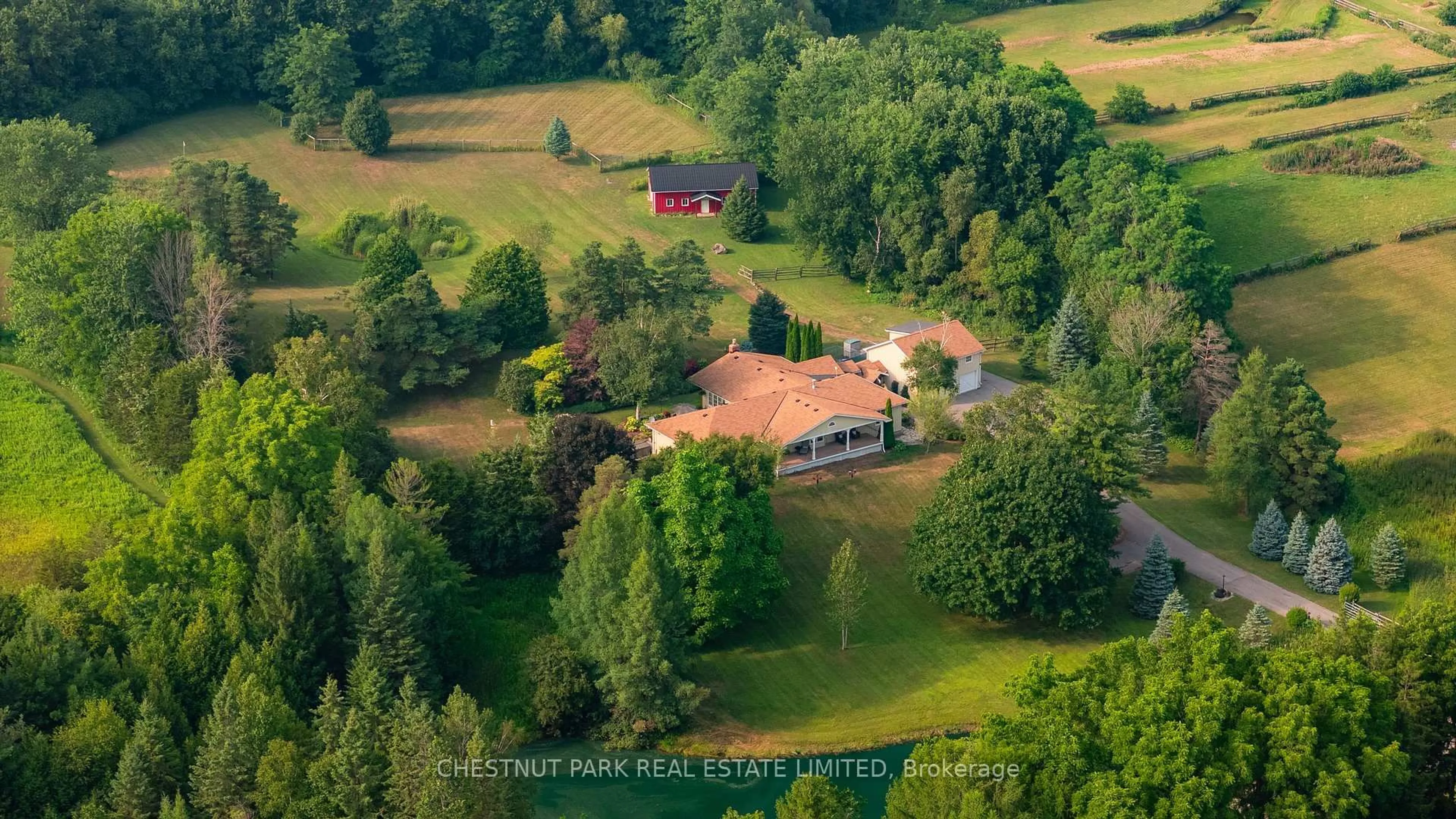 A pic from outside/outdoor area/front of a property/back of a property/a pic from drone, unknown for 610 Morning Sdrd, East Gwillimbury Ontario L9N 0K9