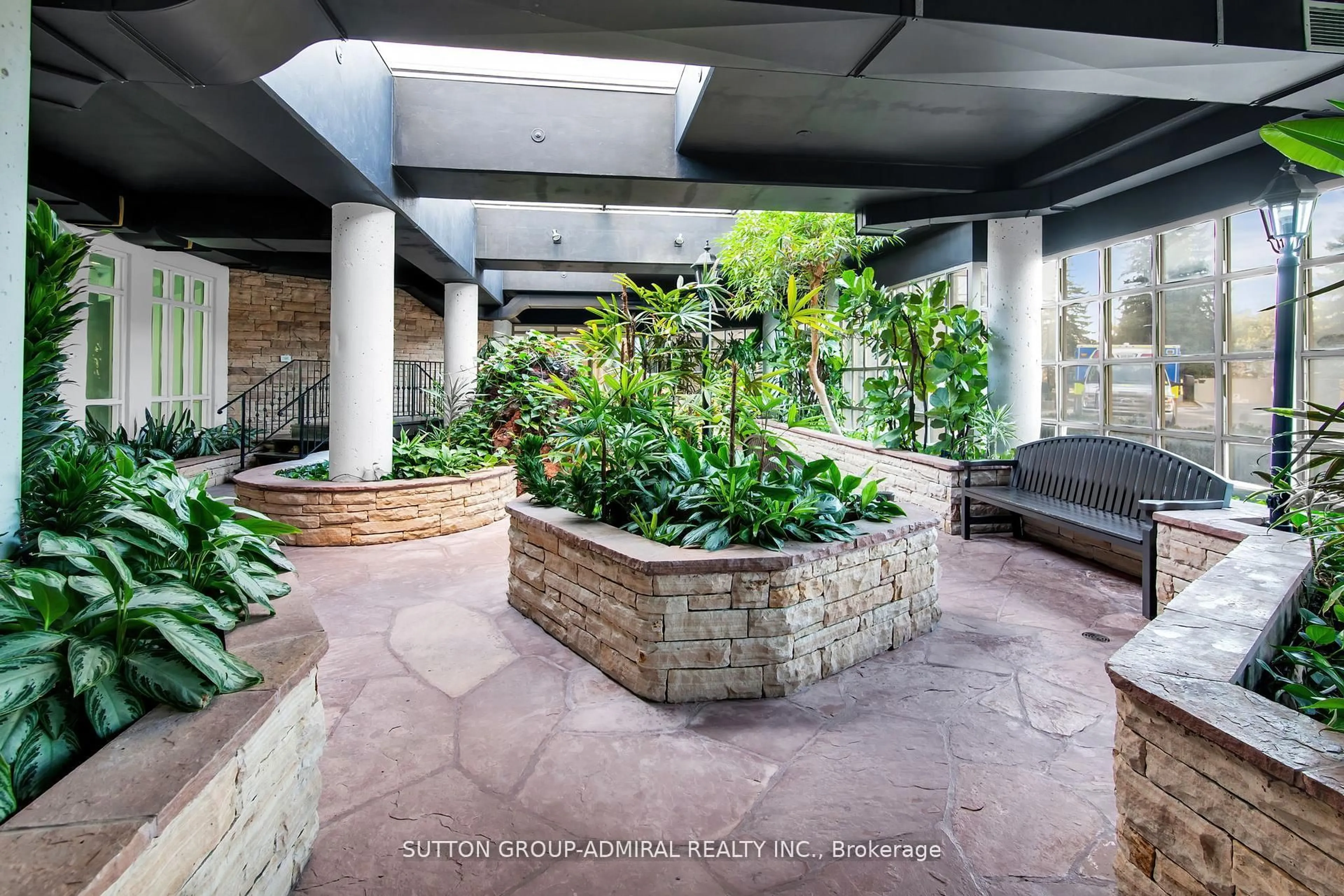Indoor foyer for 11 Townsgate Dr #317, Vaughan Ontario L4J 8G4