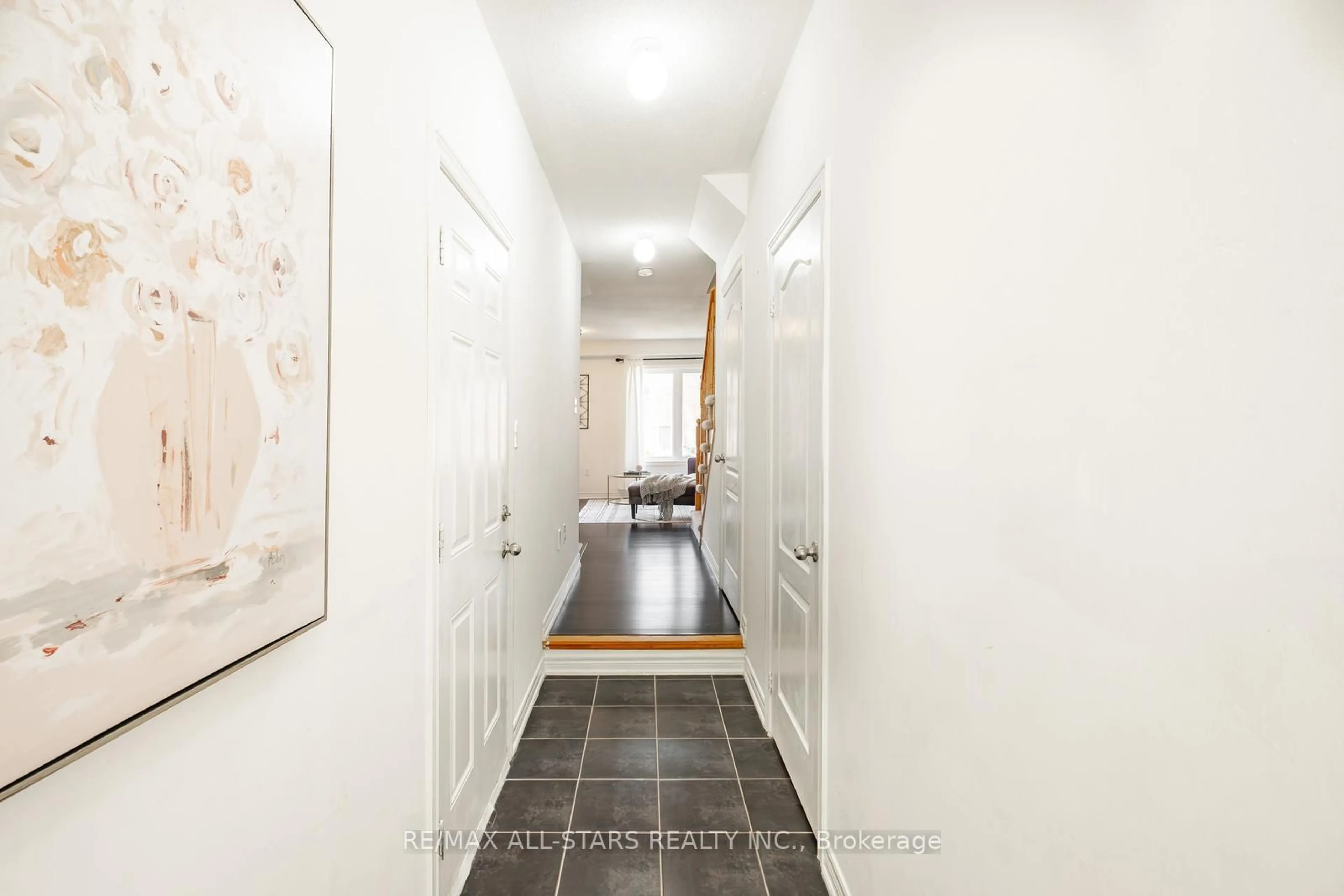 Indoor entryway for 11 Eastwind Dr, Whitchurch-Stouffville Ontario L4A 0W6