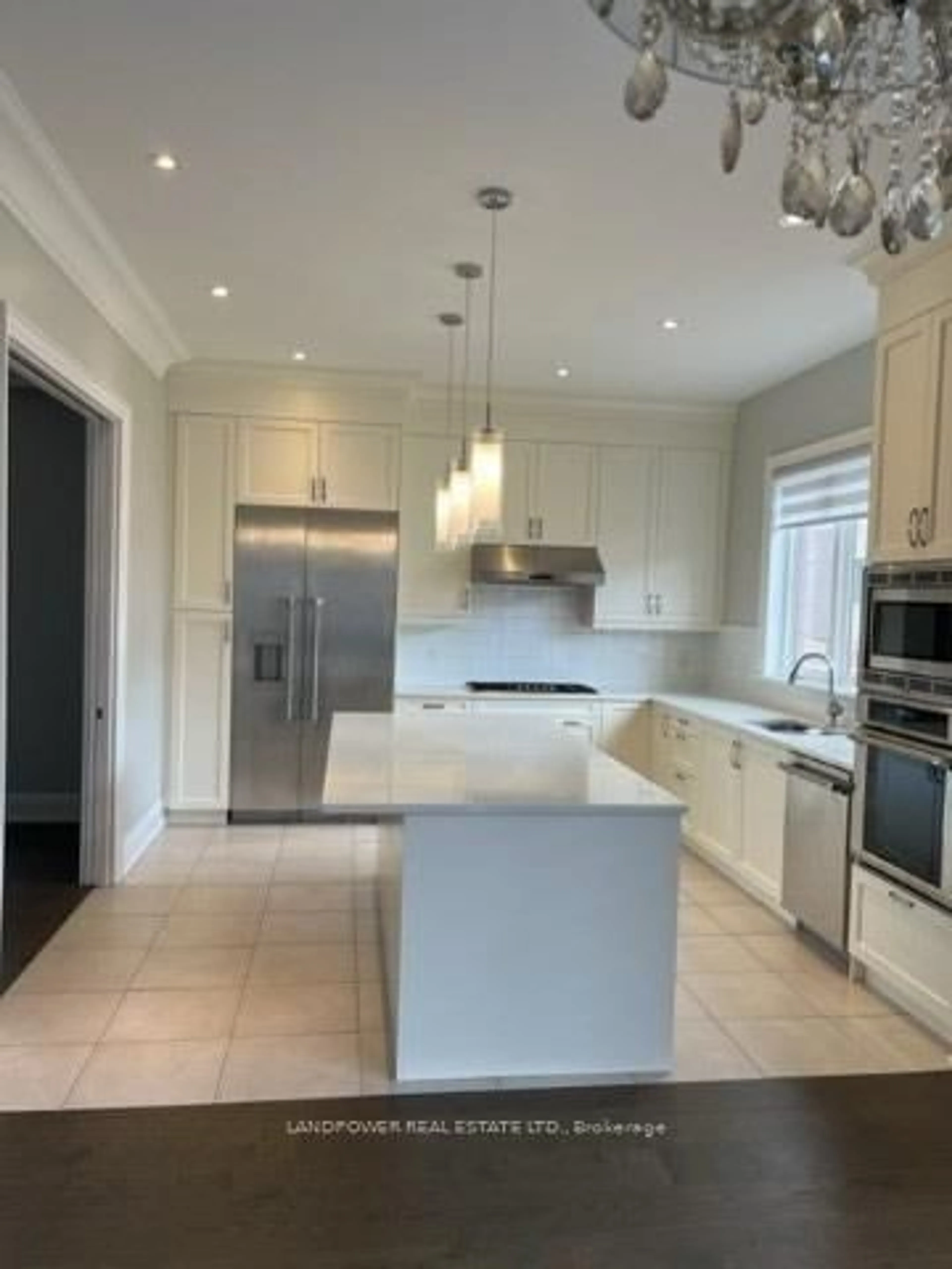 Open concept kitchen, ceramic/tile floor for 9 Francesco Crt, Markham Ontario L3R 4Z7