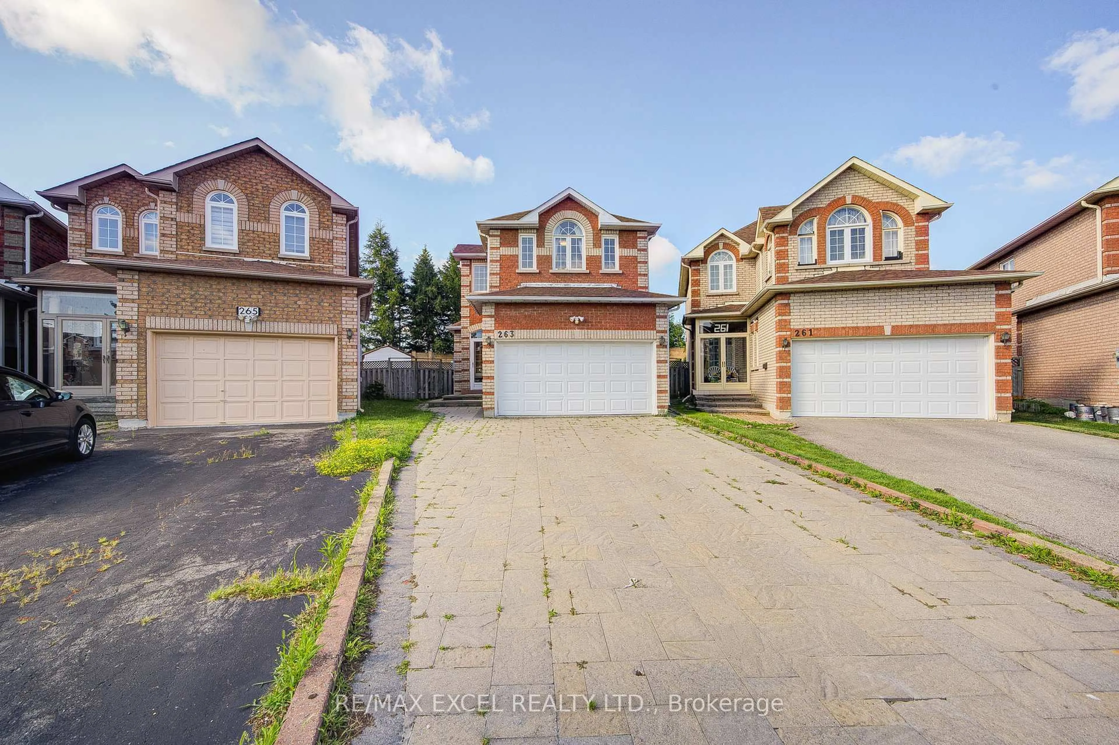 A pic from outside/outdoor area/front of a property/back of a property/a pic from drone, street for 263 Milliken Meadows Dr, Markham Ontario L3R 0W2
