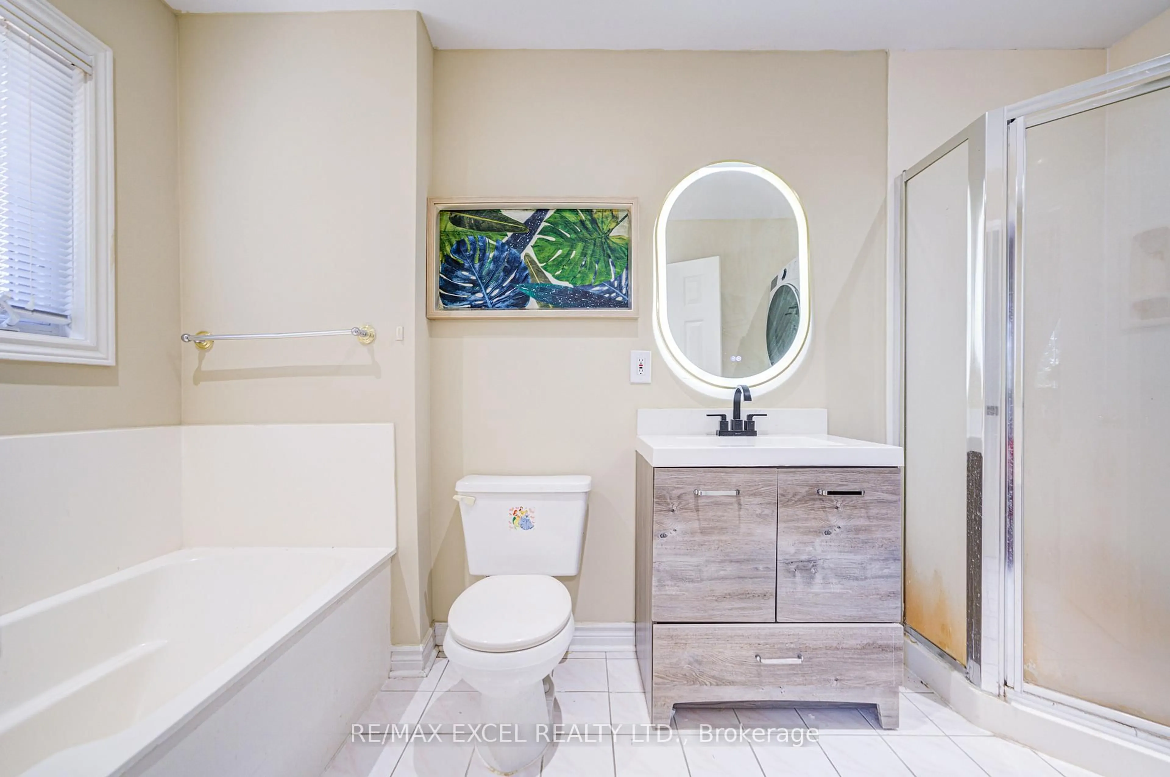 Contemporary bathroom, ceramic/tile floor for 263 Milliken Meadows Dr, Markham Ontario L3R 0W2