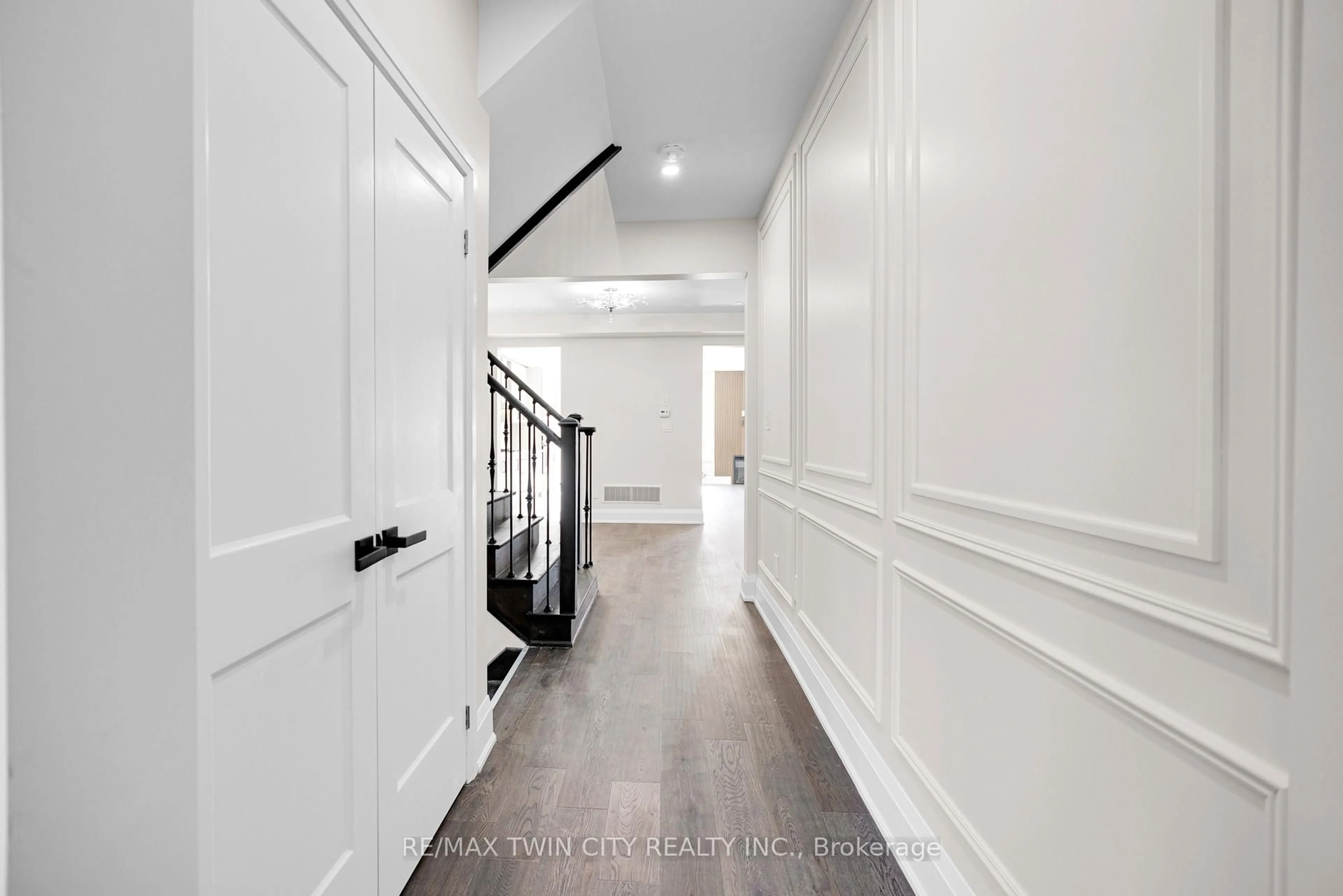 Indoor entryway for 174 Mactier Dr, Vaughan Ontario L4H 4L5