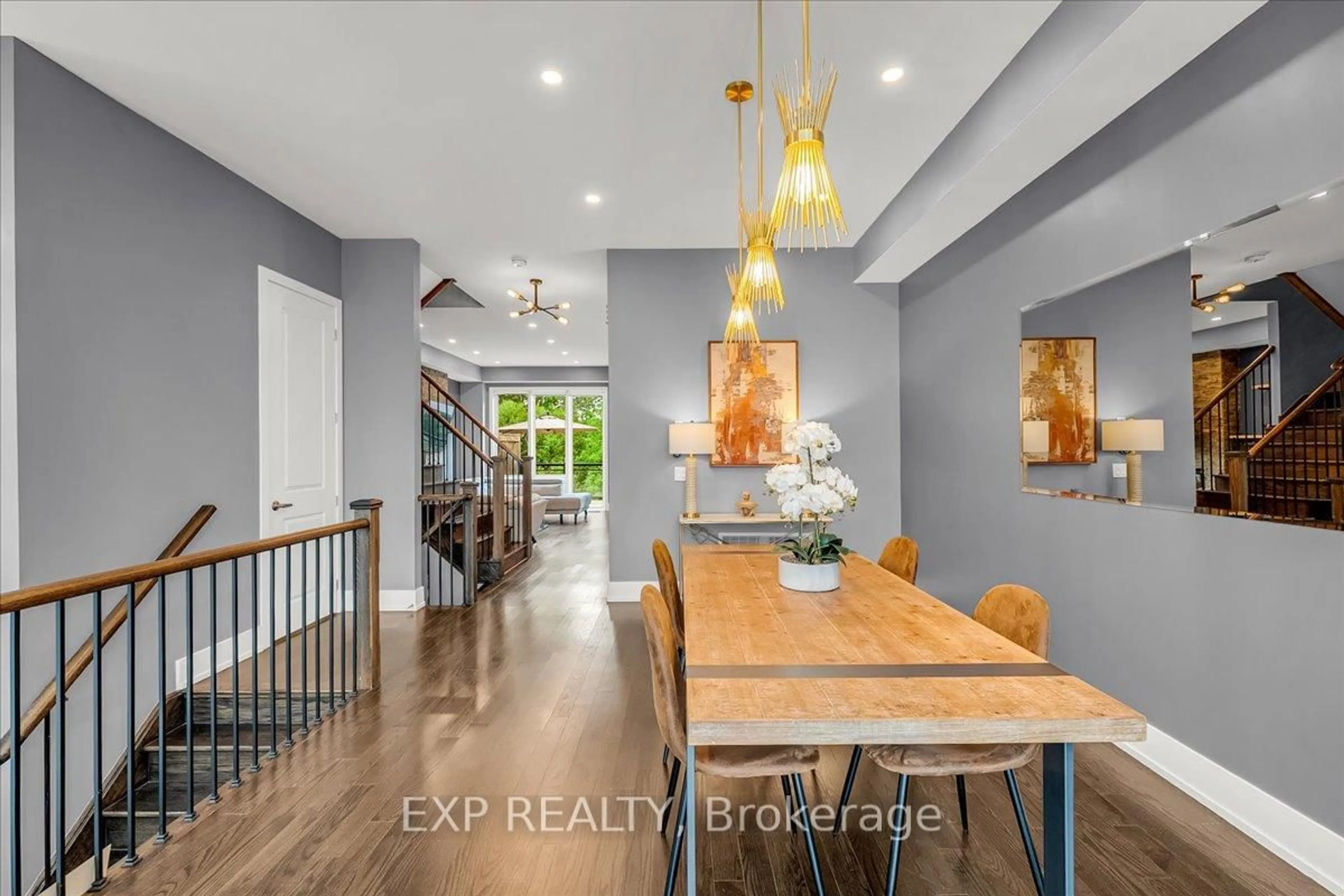 Unknown for 28 Crestridge Dr, Vaughan Ontario L4J 0K1