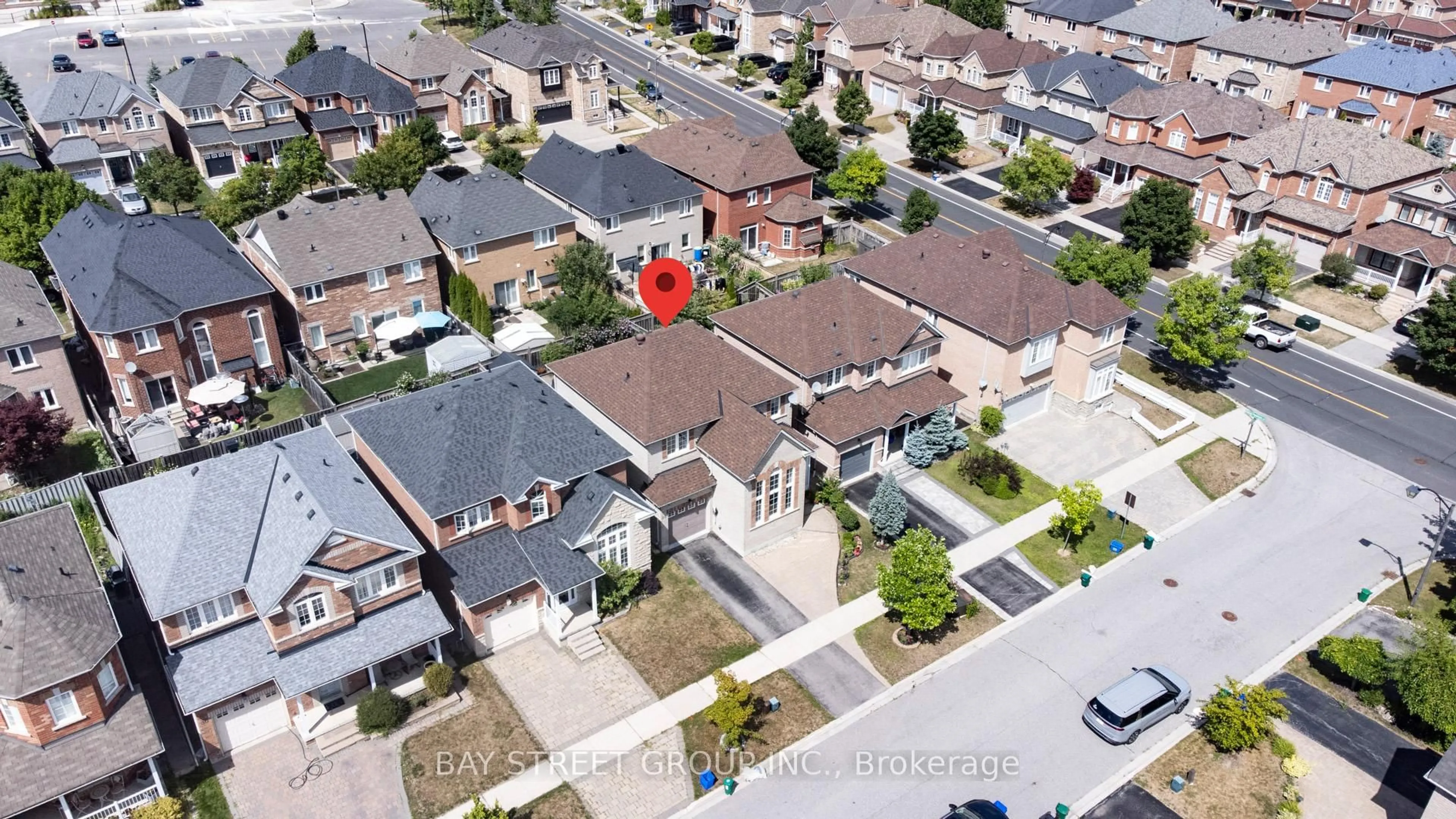 A pic from outside/outdoor area/front of a property/back of a property/a pic from drone, street for 34 Greengage St, Markham Ontario L6E 1X8