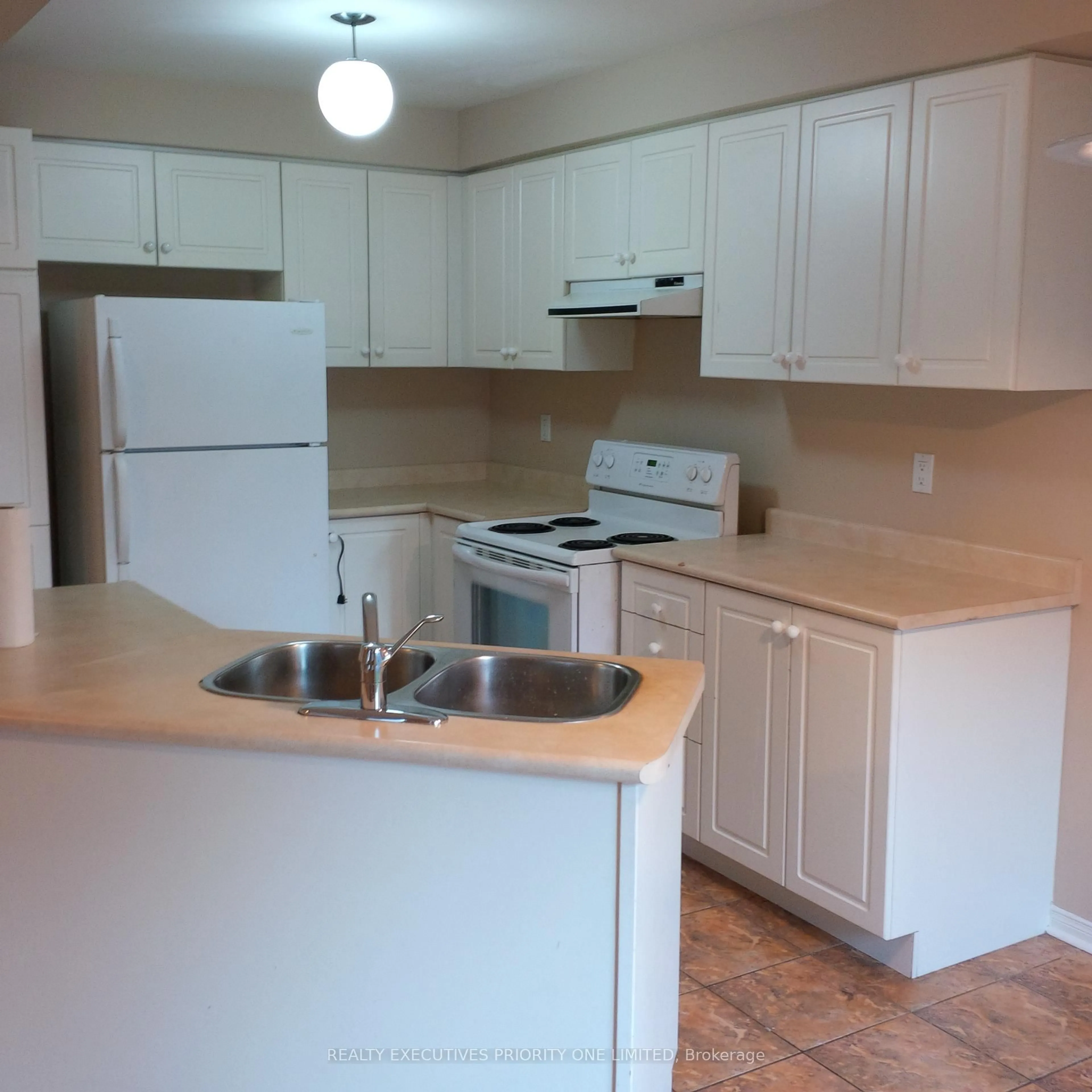 Standard kitchen, unknown for 150 Hollywood Hill Circ, Vaughan Ontario L4H 2P2
