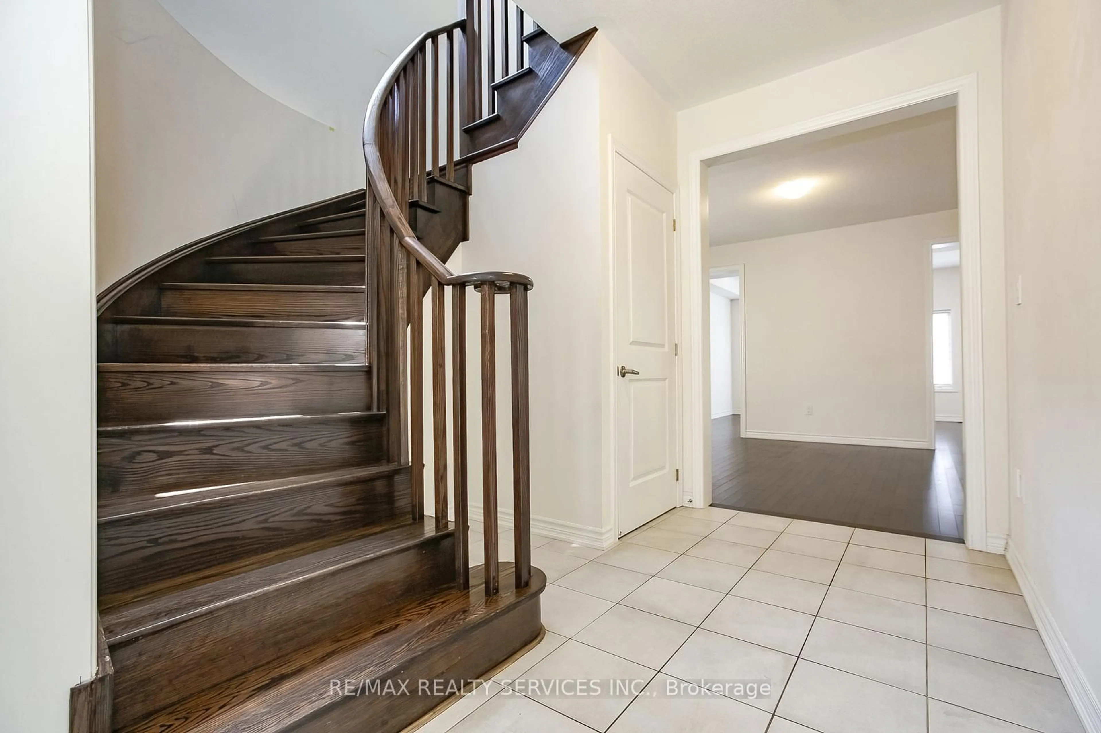 Unknown for 22 Valleo St, Georgina Ontario L4P 0J9
