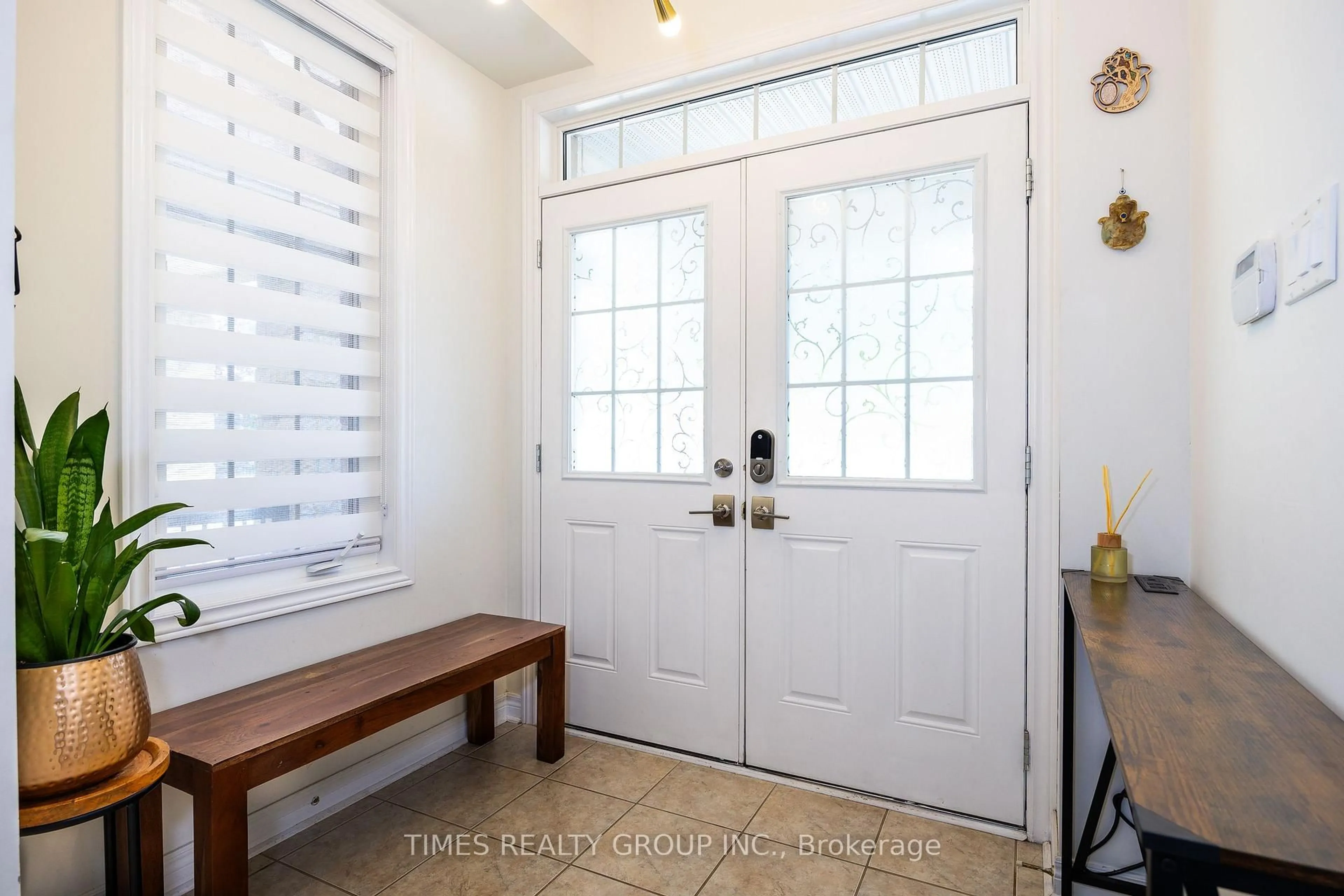 Indoor entryway for 108 Sir Sanford Fleming Way, Vaughan Ontario L6A 0V3