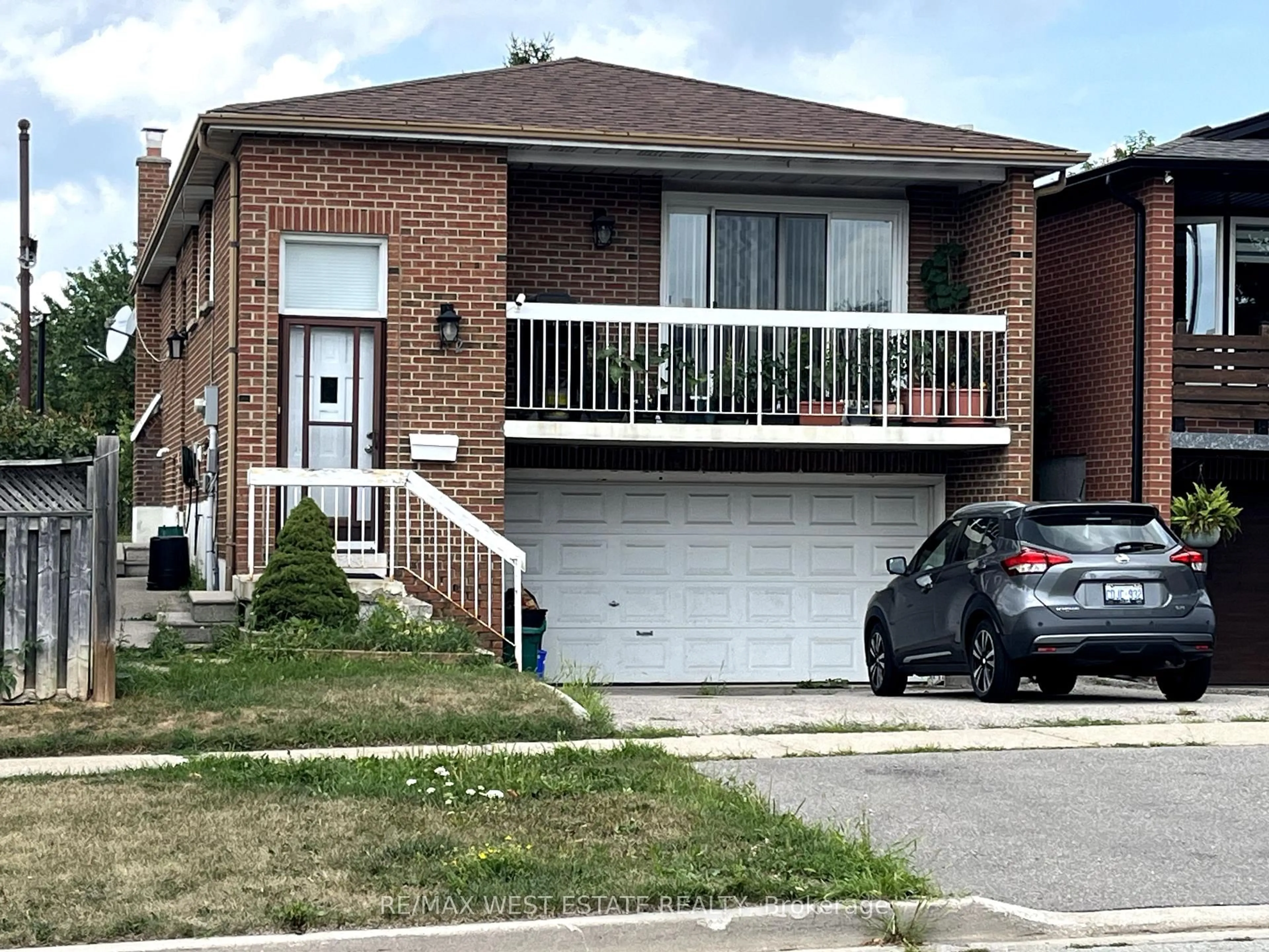 Home with brick exterior material, street for 142 Aberdeen Ave, Vaughan Ontario L4L 1C2
