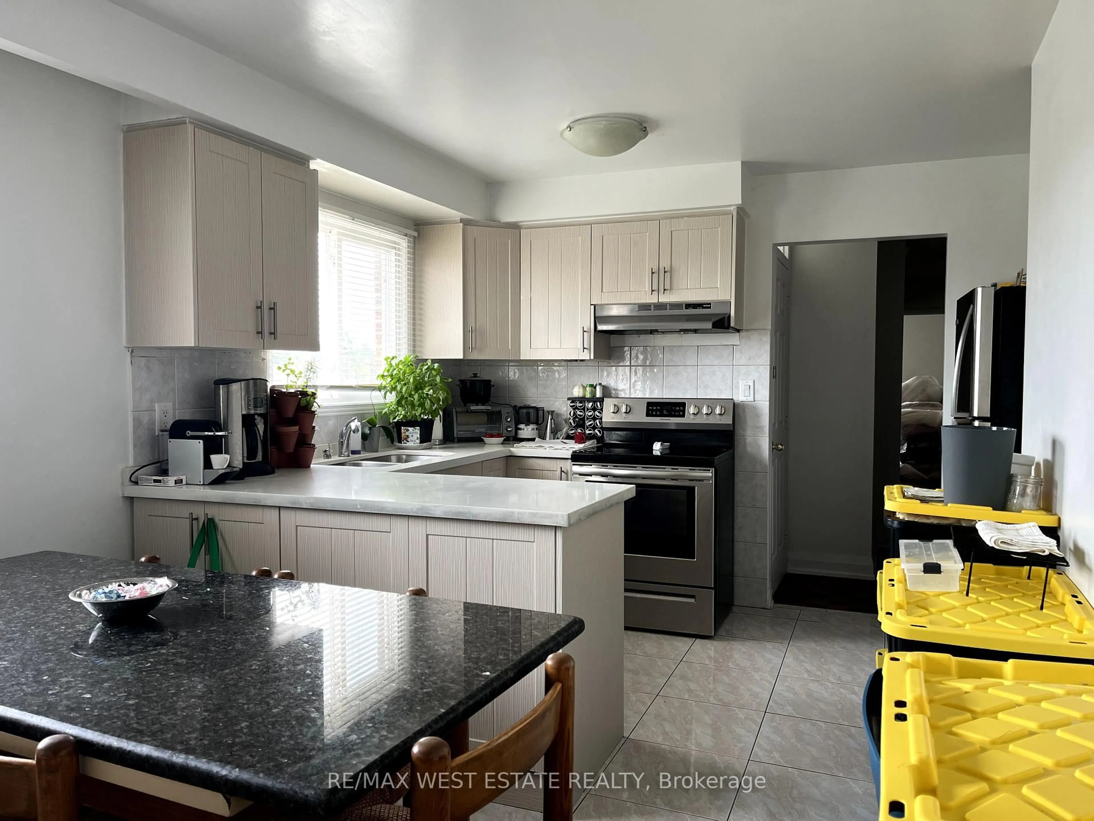 Unknown for 142 Aberdeen Ave, Vaughan Ontario L4L 1C2