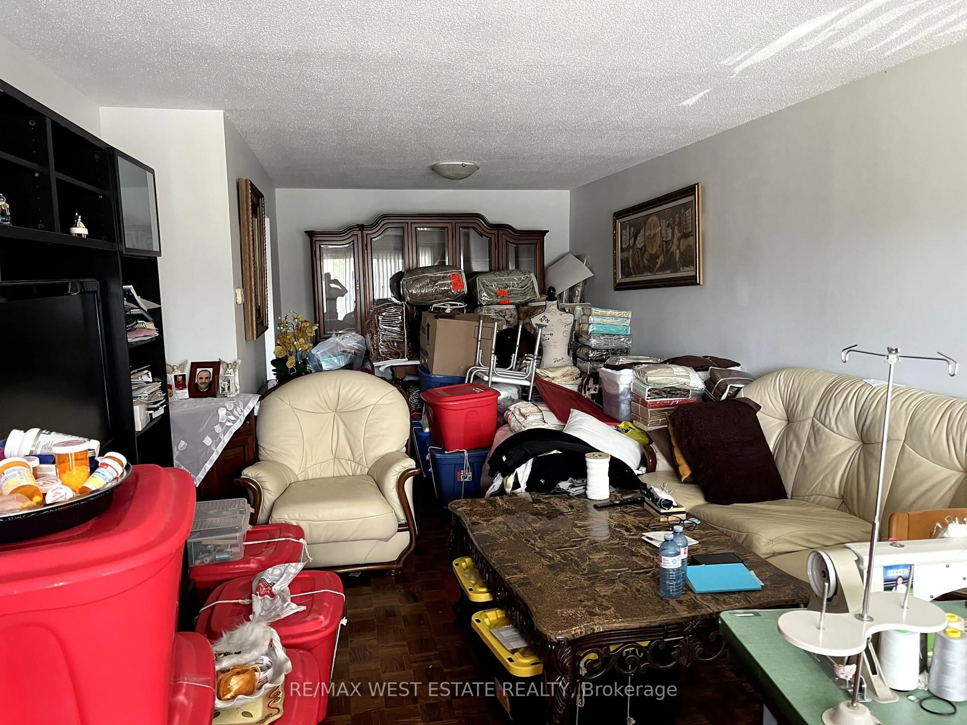 A pic of a room for 142 Aberdeen Ave, Vaughan Ontario L4L 1C2