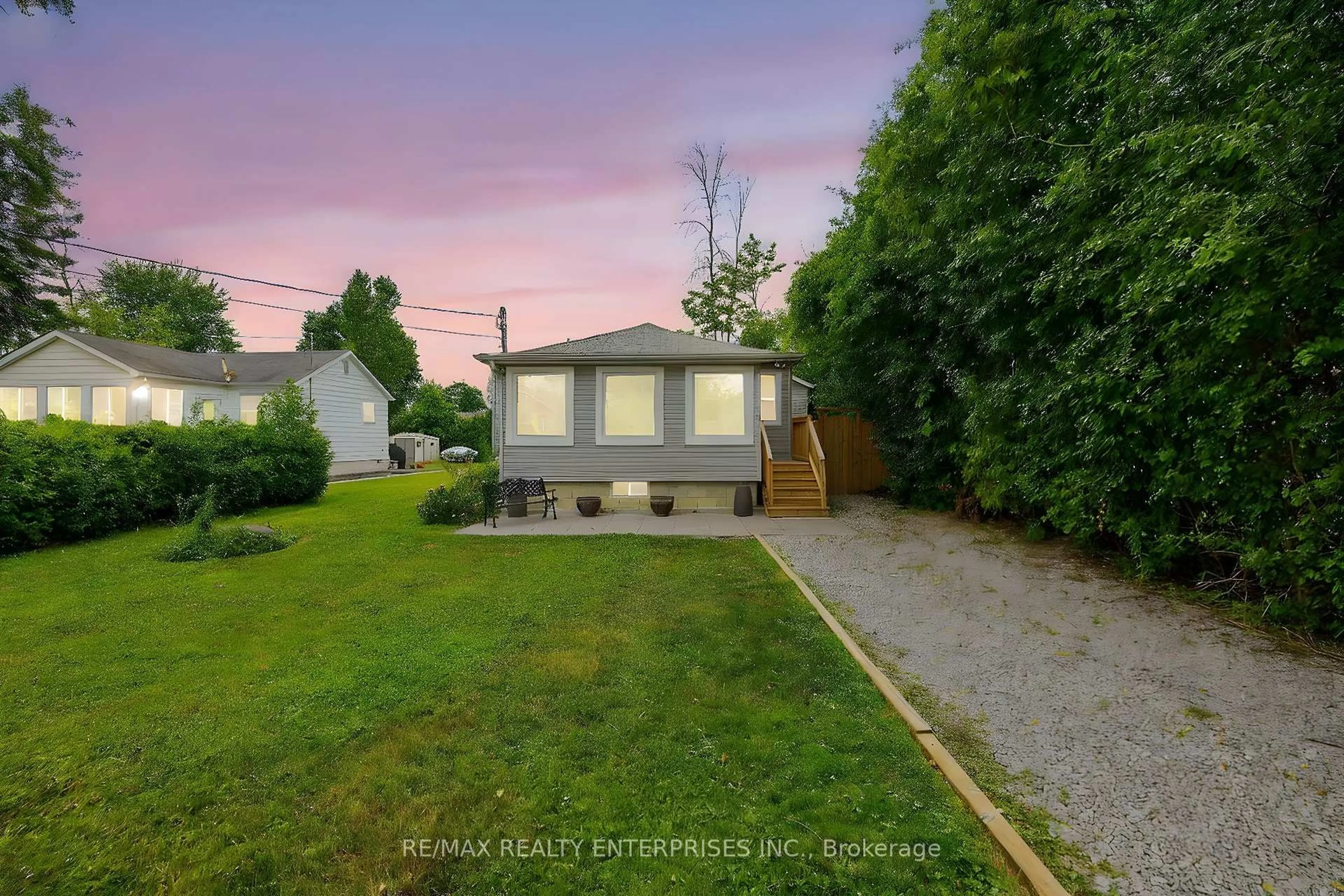 A pic from outside/outdoor area/front of a property/back of a property/a pic from drone, street for 786 Jacksonville Rd, Georgina Ontario L0E 1S0