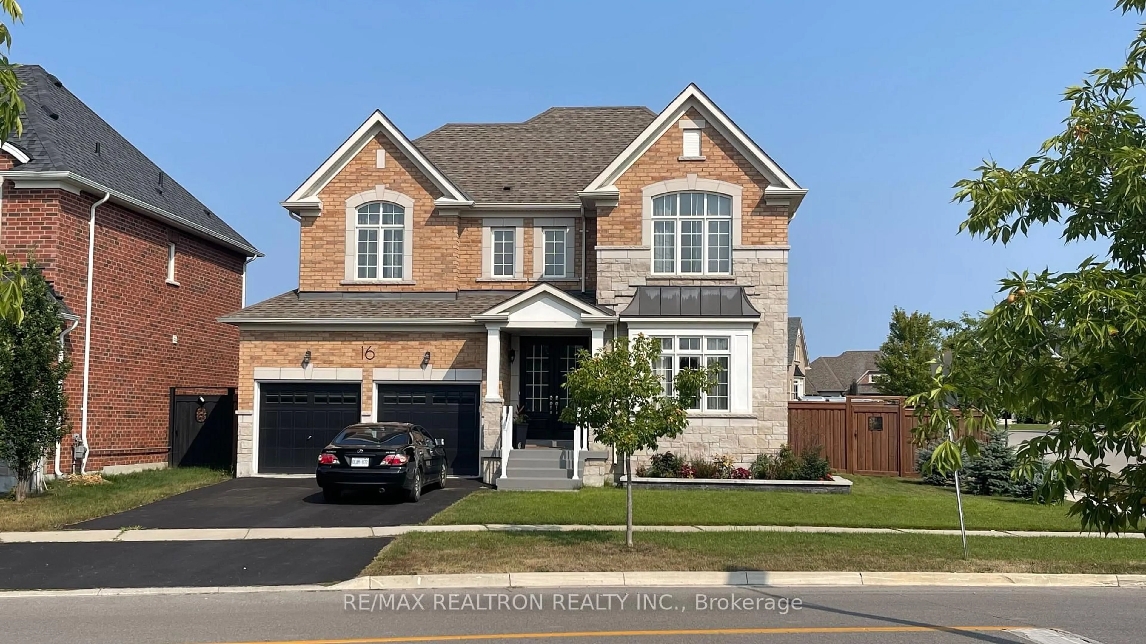 Home with brick exterior material, street for 16 Vivian creek Rd, East Gwillimbury Ontario L0G 1M0