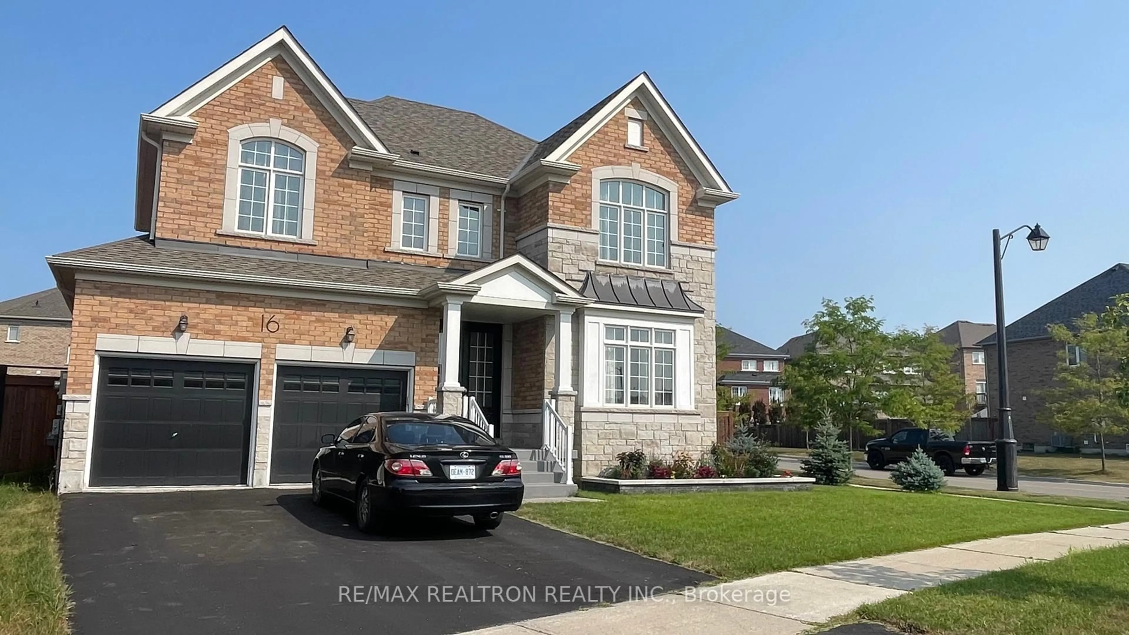 Home with brick exterior material, street for 16 Vivian creek Rd, East Gwillimbury Ontario L0G 1M0