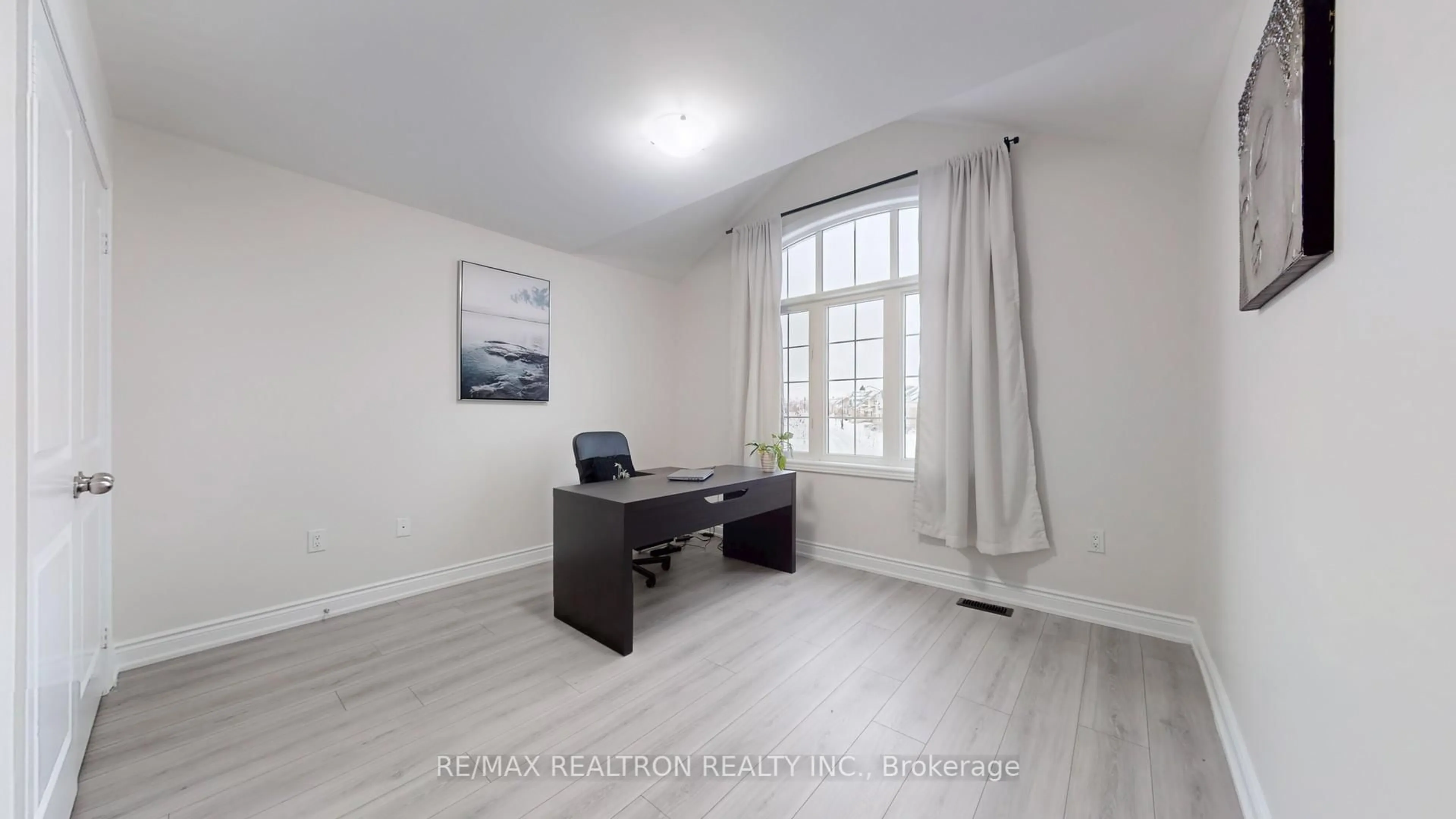 A pic of a room for 16 Vivian creek Rd, East Gwillimbury Ontario L0G 1M0