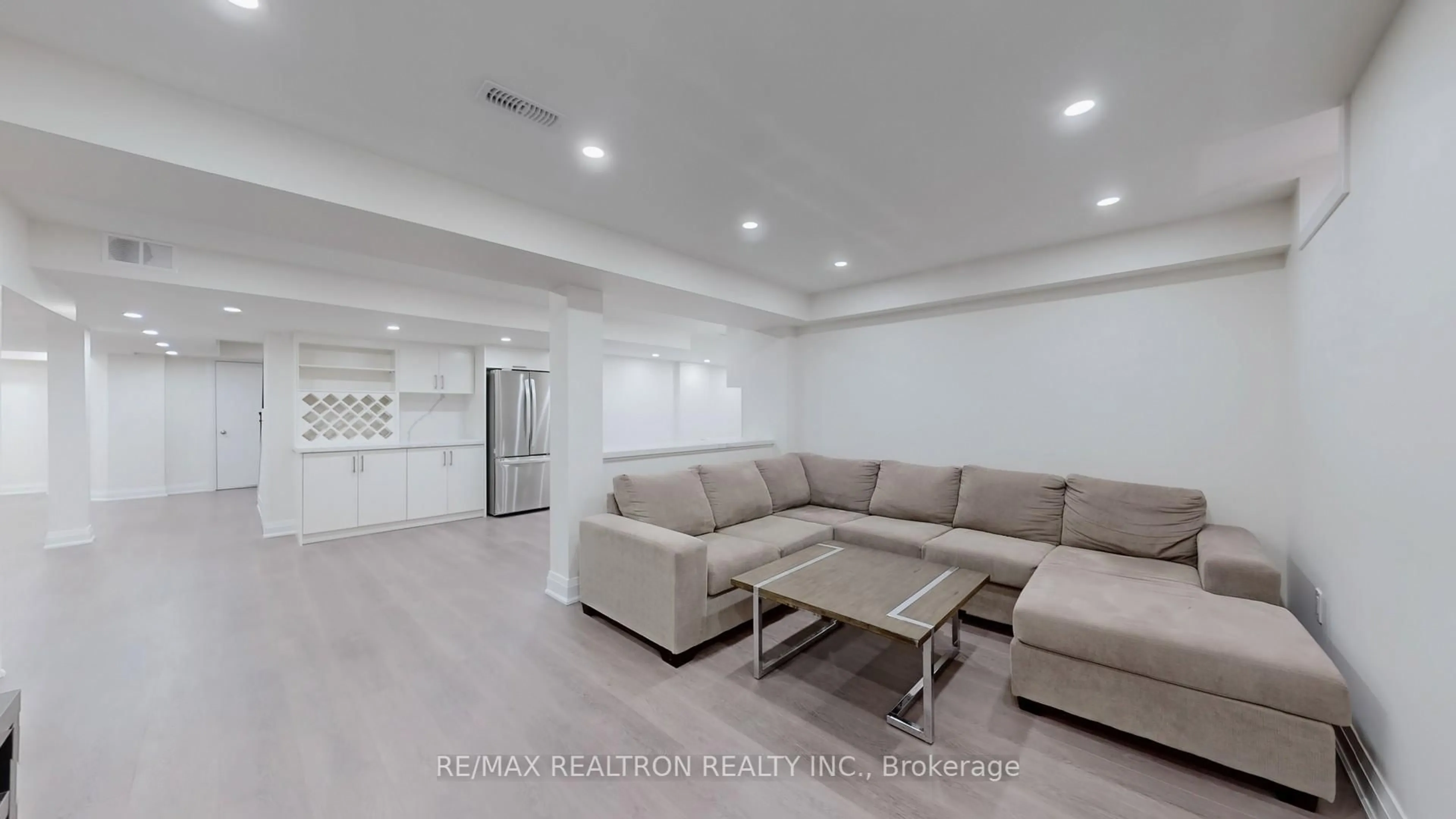 Living room with furniture, unknown for 16 Vivian creek Rd, East Gwillimbury Ontario L0G 1M0