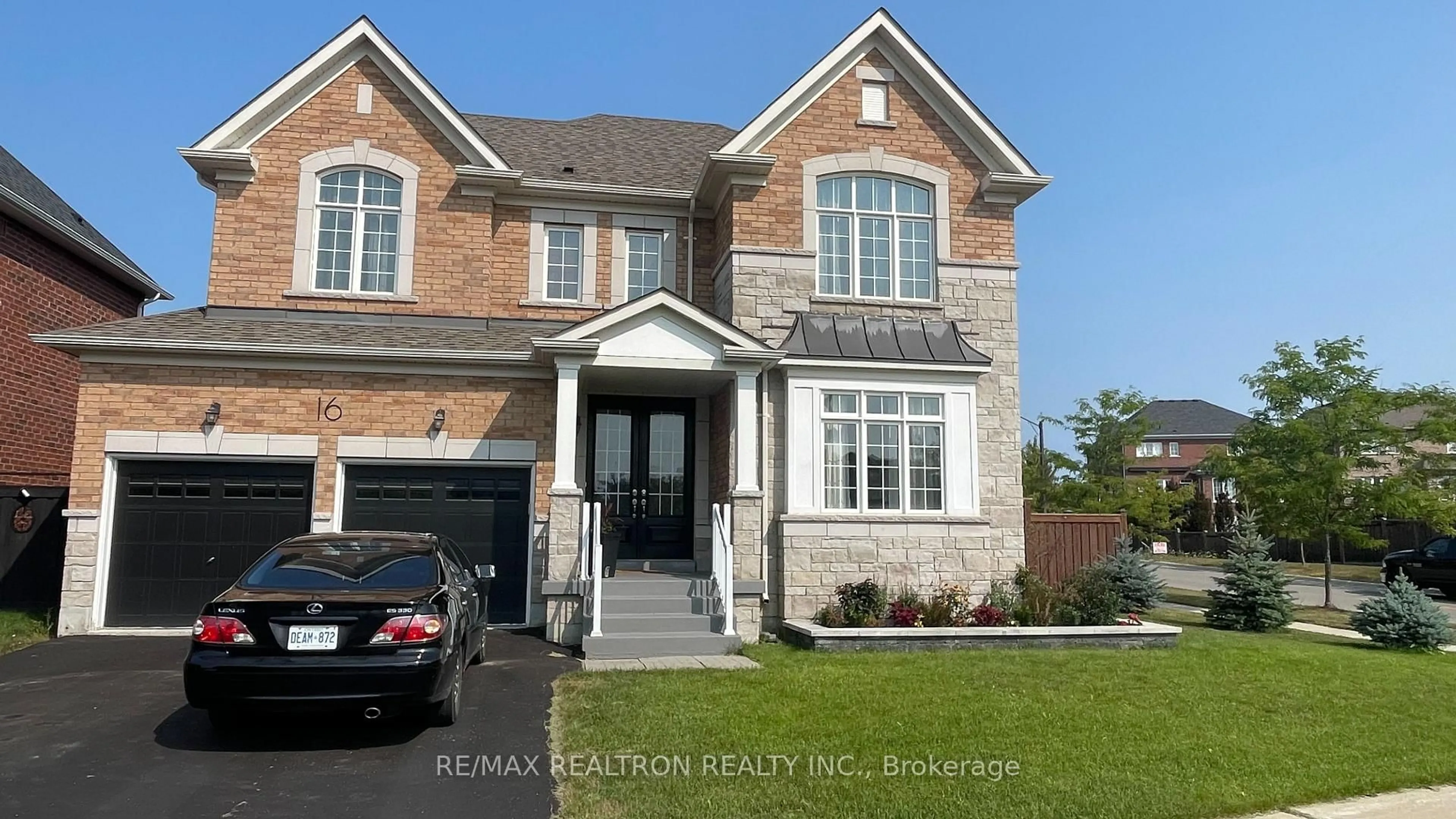 Home with brick exterior material, street for 16 Vivian creek Rd, East Gwillimbury Ontario L0G 1M0