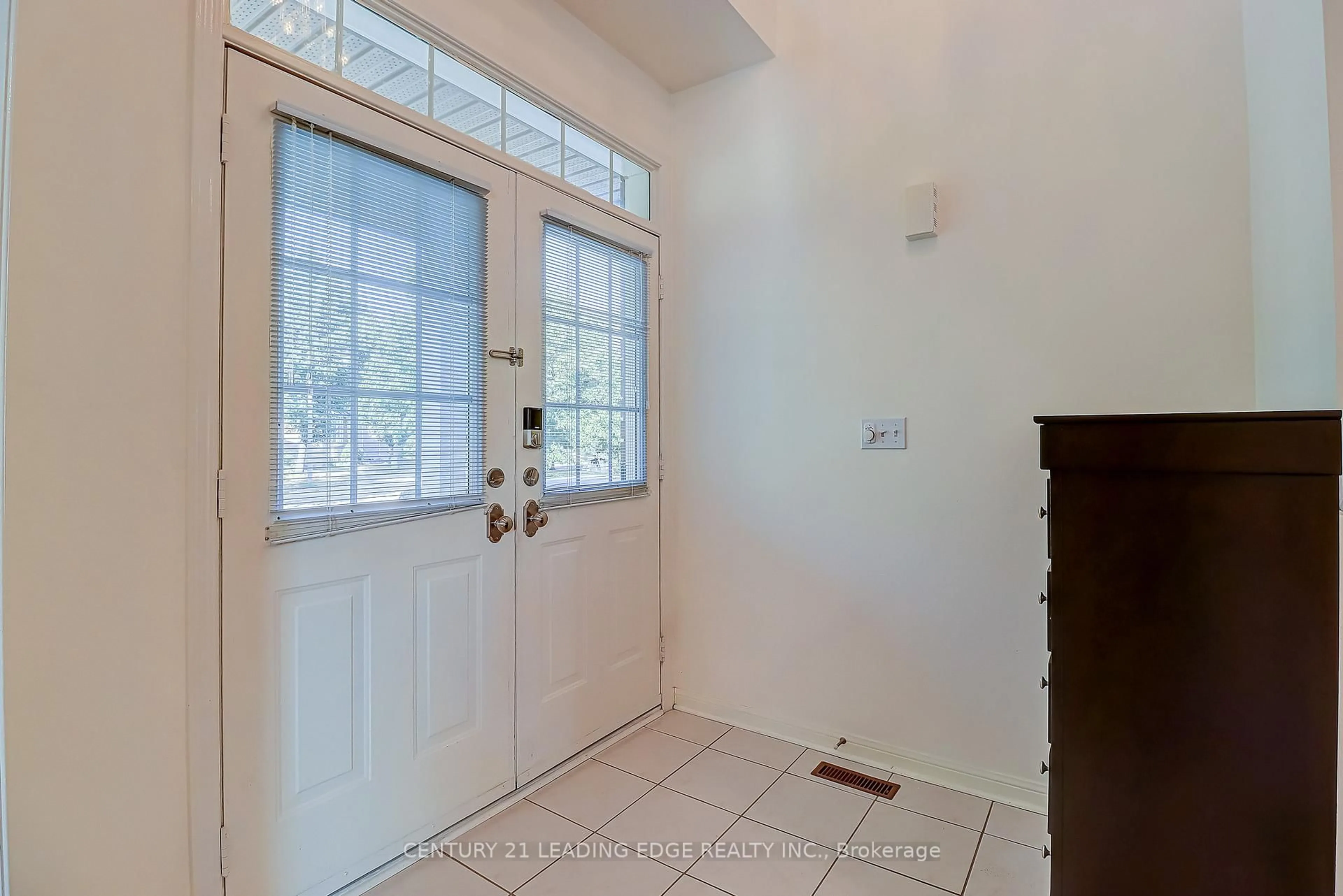Indoor entryway for 37 Wiltshire Dr, Markham Ontario L6C 2N2