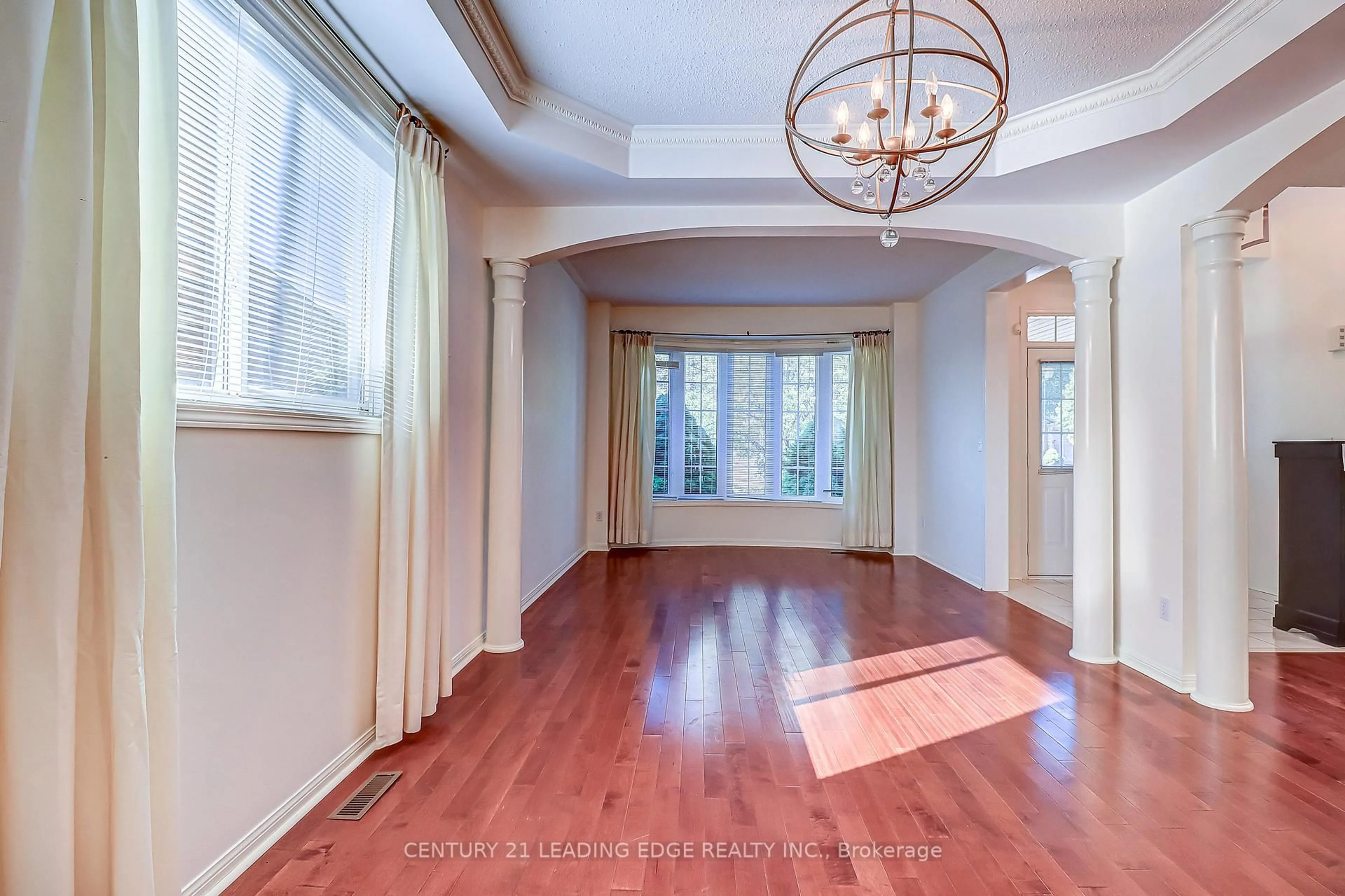 Indoor entryway for 37 Wiltshire Dr, Markham Ontario L6C 2N2
