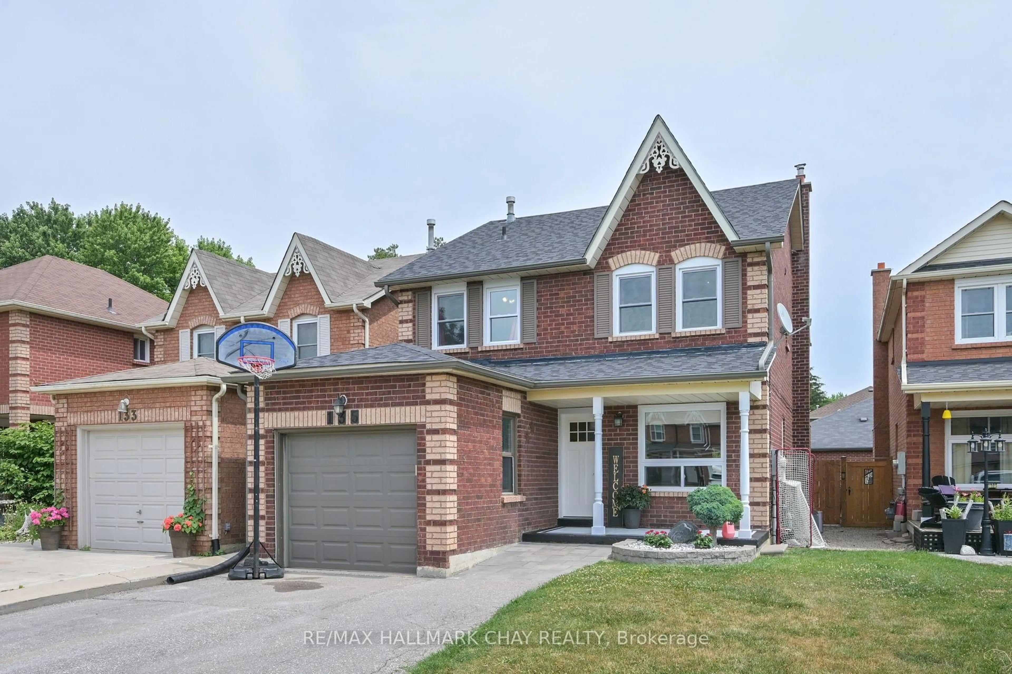 Home with brick exterior material, street for 135 Heydon Ave, New Tecumseth Ontario L9R 1N6