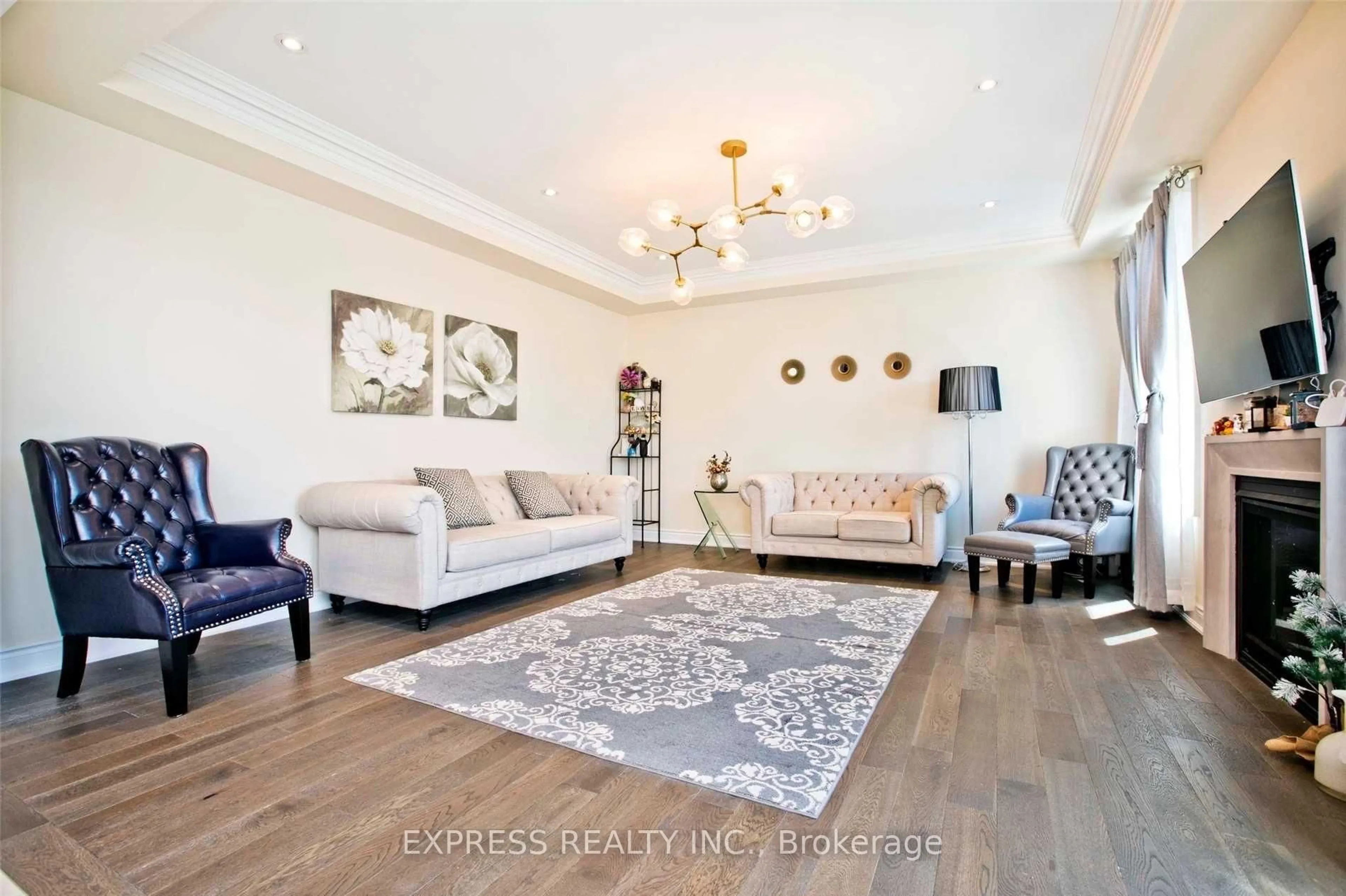 Living room with furniture, wood/laminate floor for 37 Blazing Star St, East Gwillimbury Ontario L9N 0S2