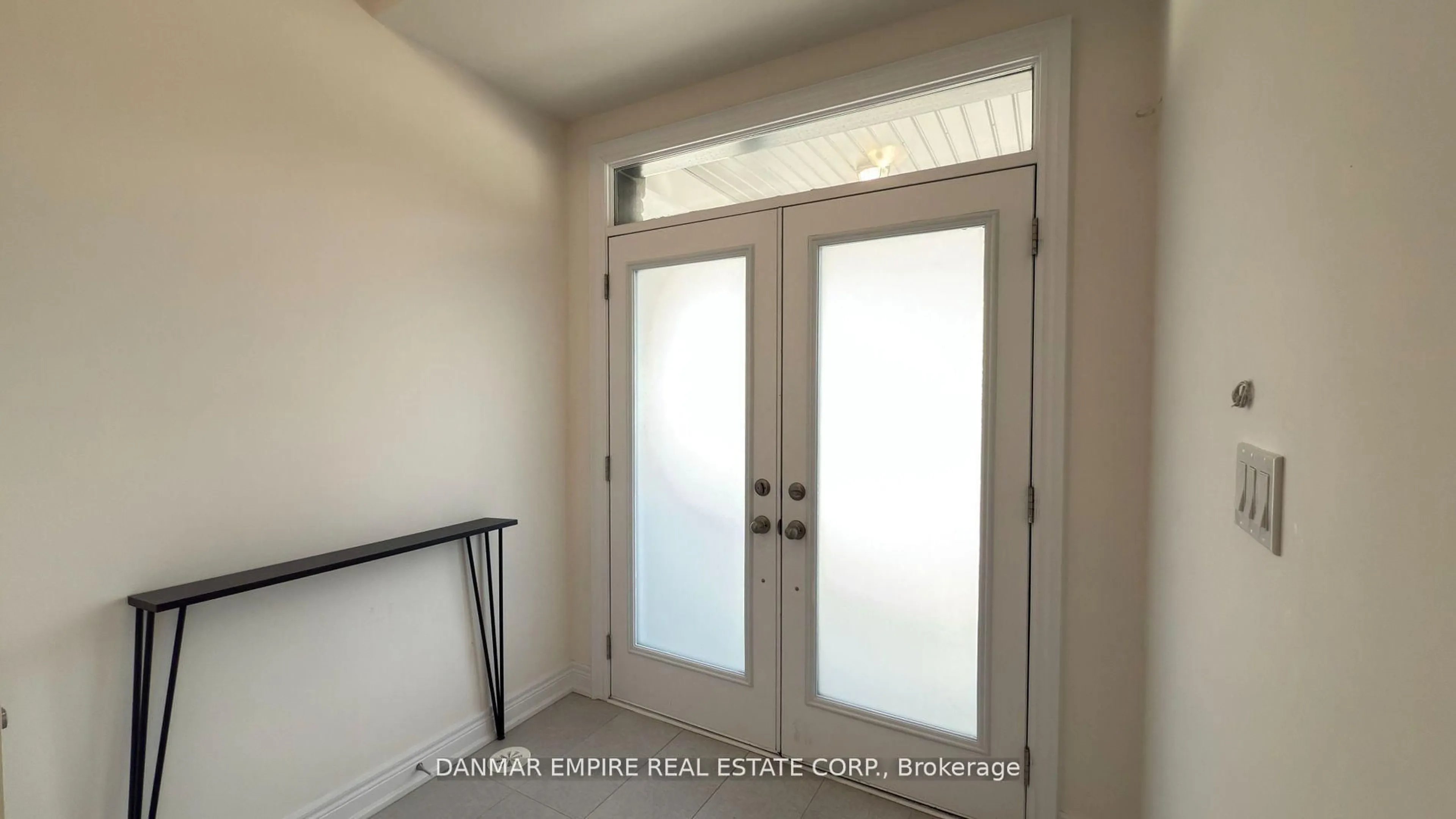 Indoor entryway for 6 Hiawatha Crt, Vaughan Ontario L4L 0J2