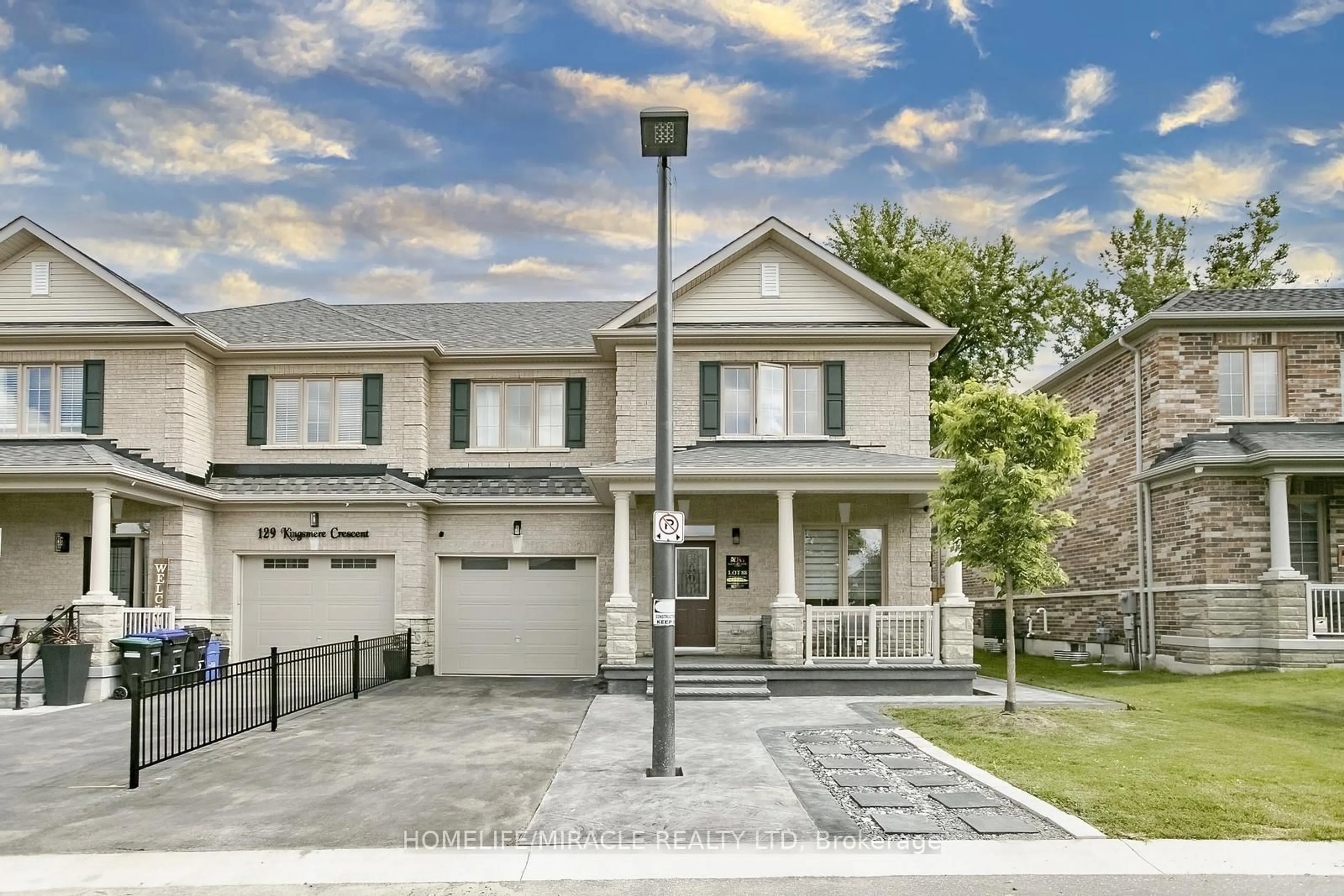 Home with vinyl exterior material, street for 131 Kingsmere Cres, New Tecumseth Ontario L9R 0K8