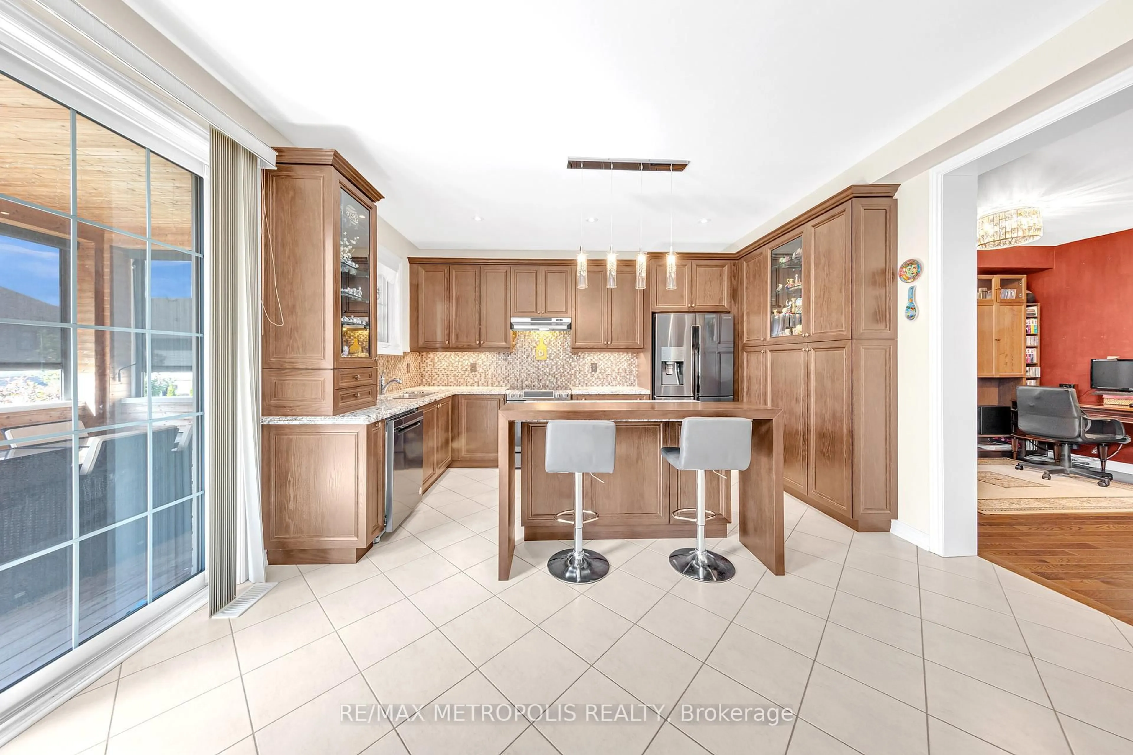 Contemporary kitchen, ceramic/tile floor for 44 Atkinson Cres, New Tecumseth Ontario L9R 0N8
