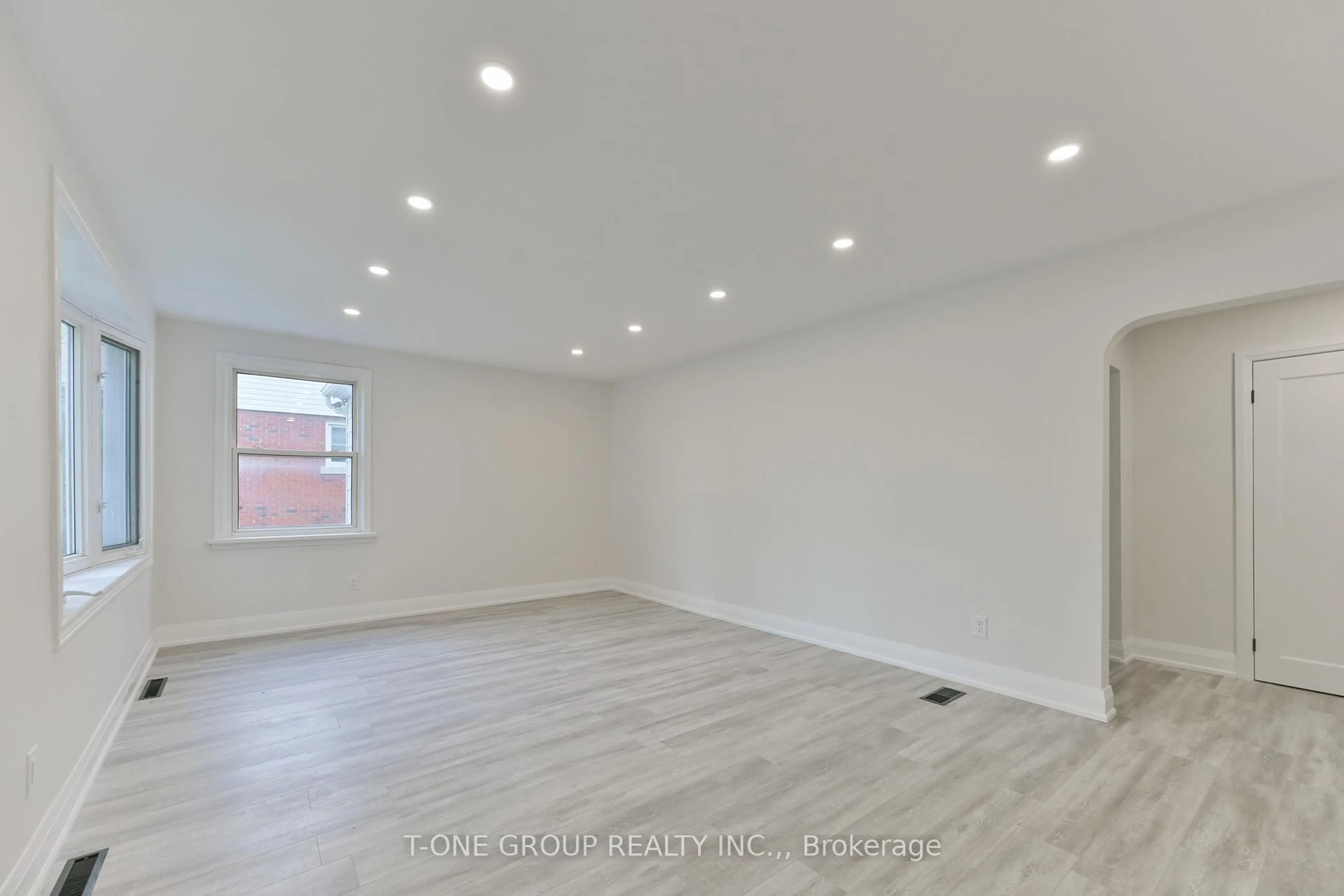 A pic of a room for 18160 Leslie St, East Gwillimbury Ontario L9N 0M5
