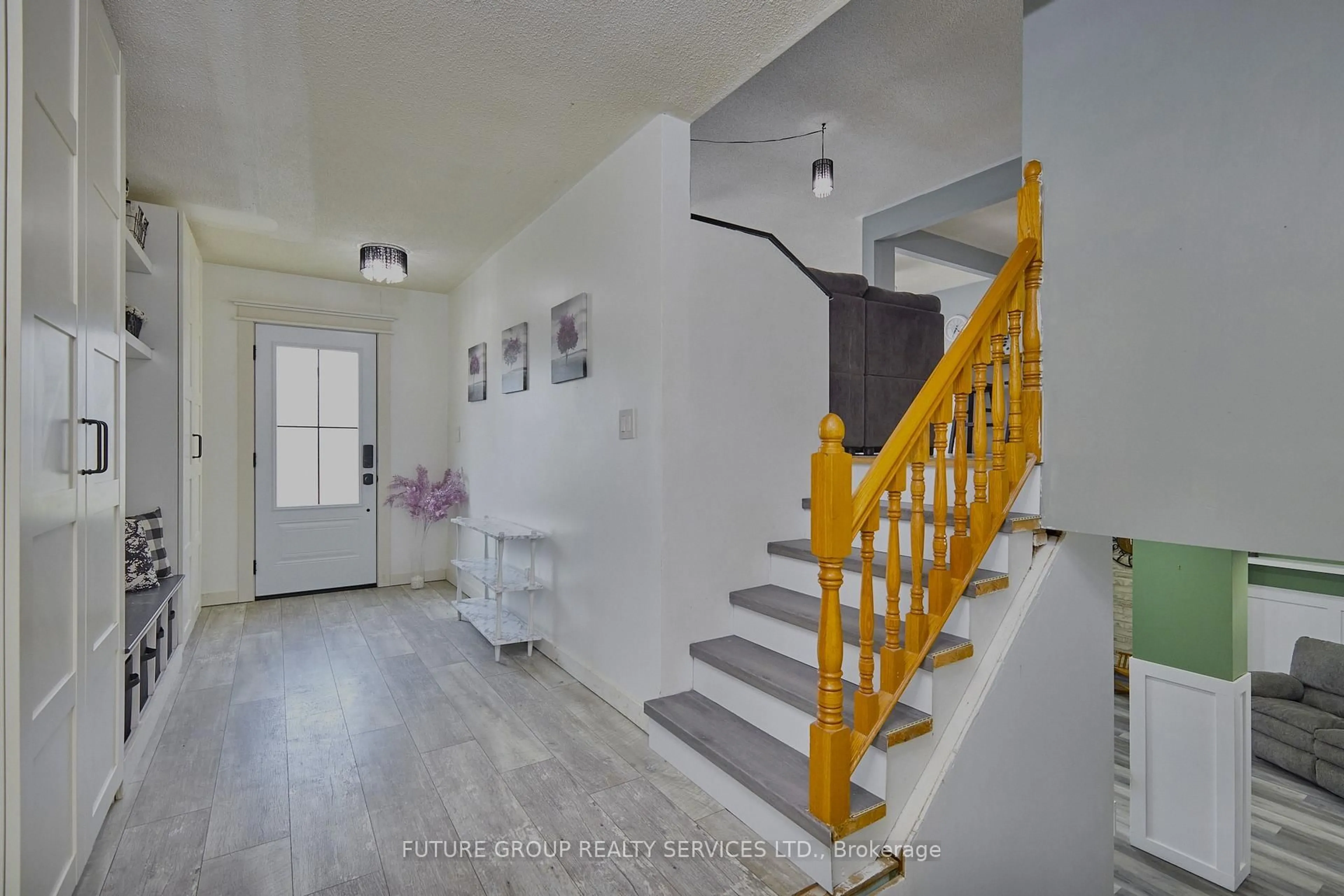Indoor foyer for 5 Burke St, Georgina Ontario L0E 1R0