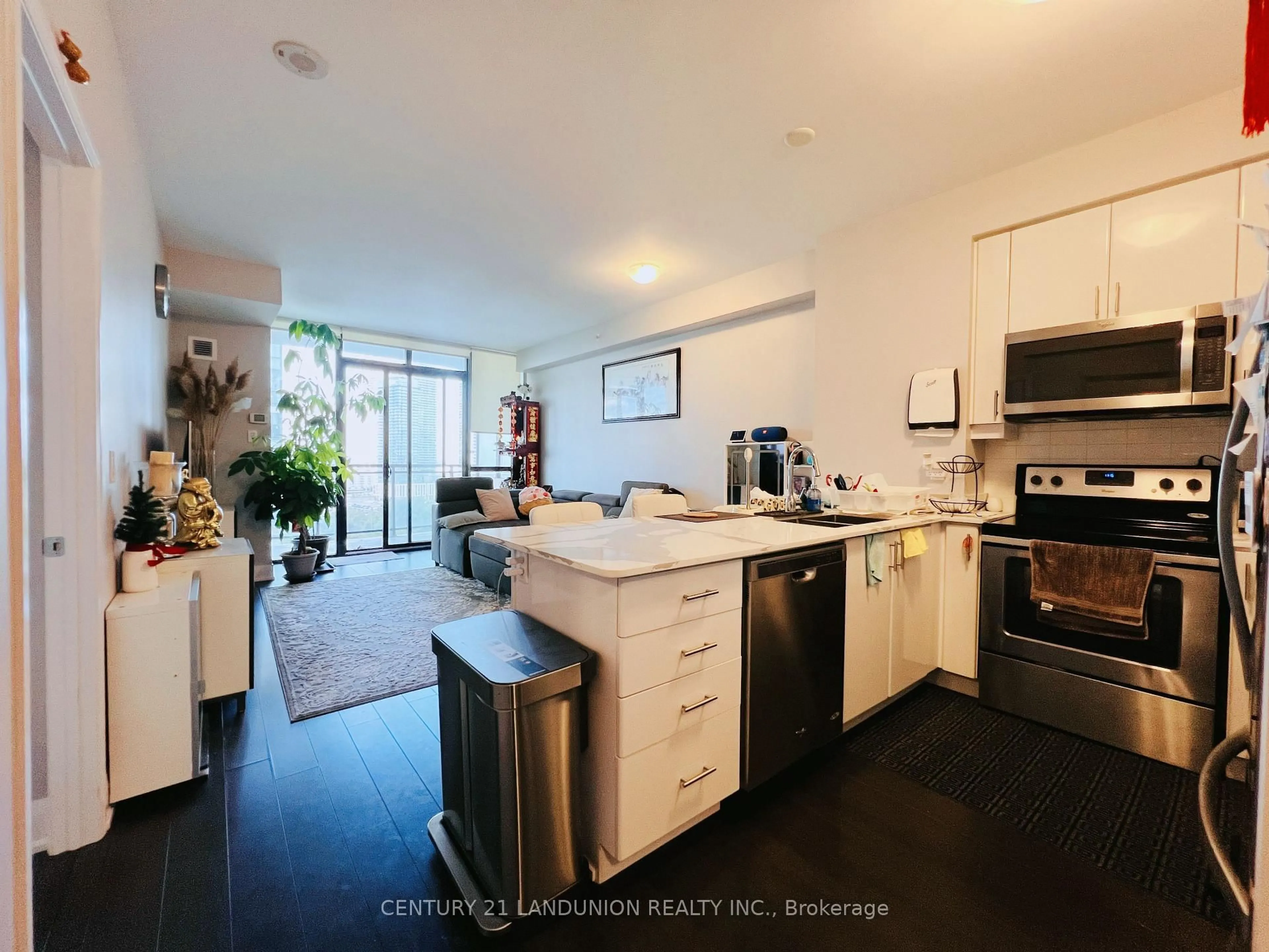 Open concept kitchen, unknown for 2900 Highway 7 Rd #1305, Vaughan Ontario L4K 0G3