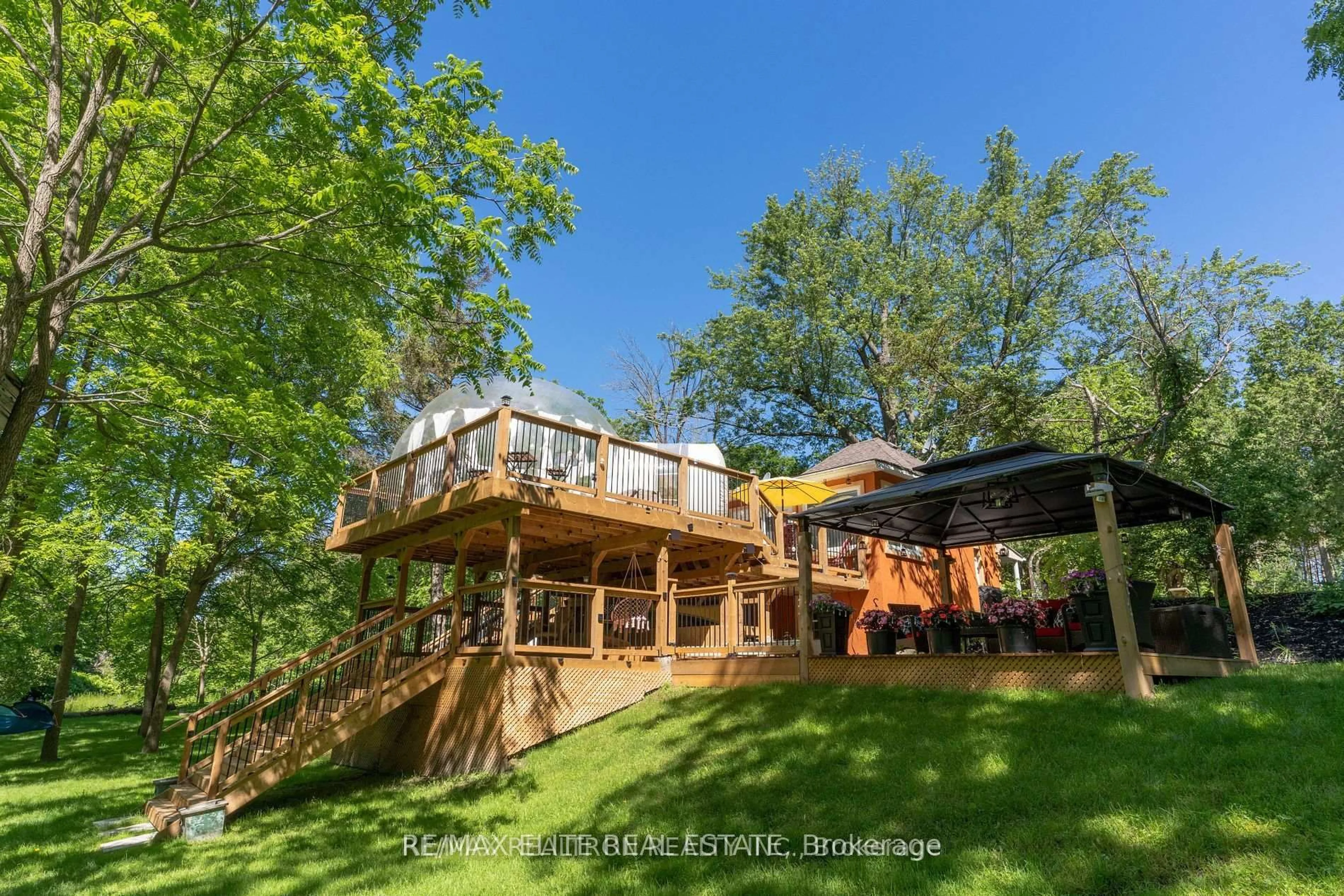 A pic from outside/outdoor area/front of a property/back of a property/a pic from drone, water/lake/river/ocean view for 357 Baldwin Rd, Georgina Ontario L0E 1A0