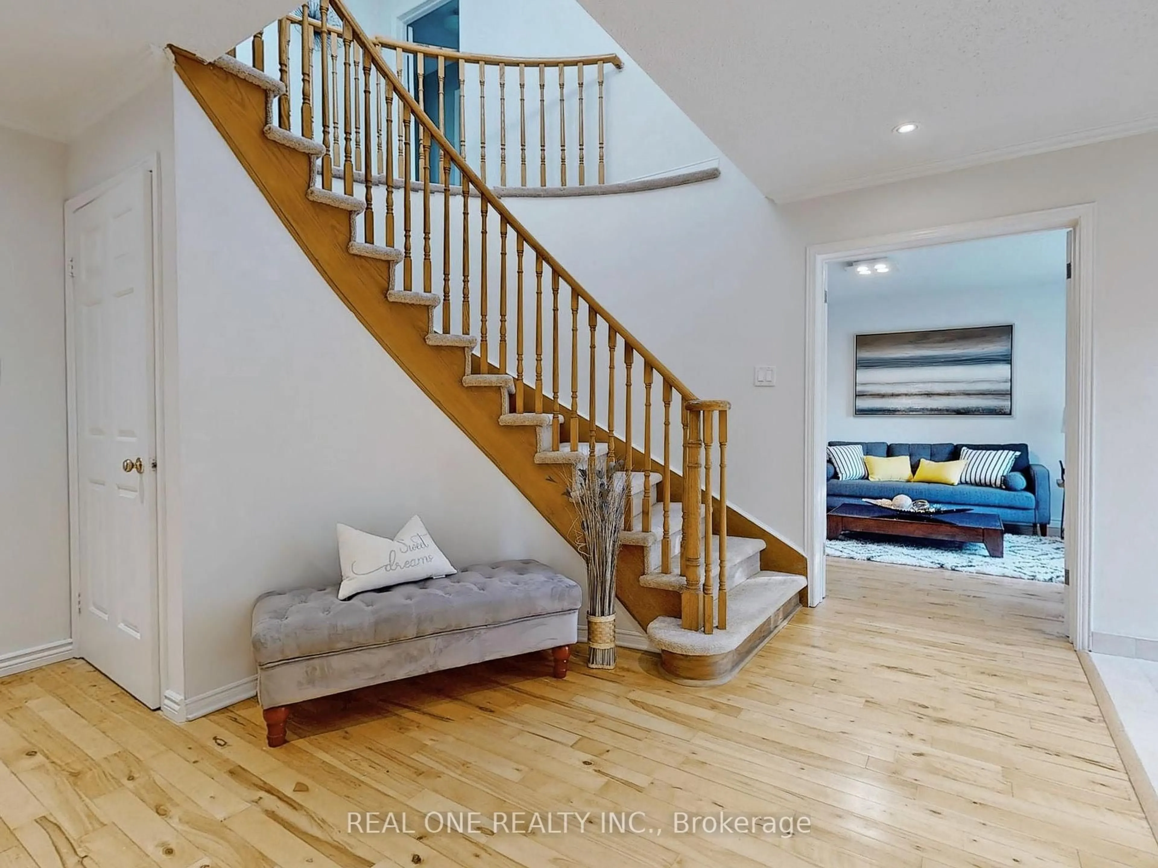 Unknown for 35 Aitken Circ, Markham Ontario L3R 7L2