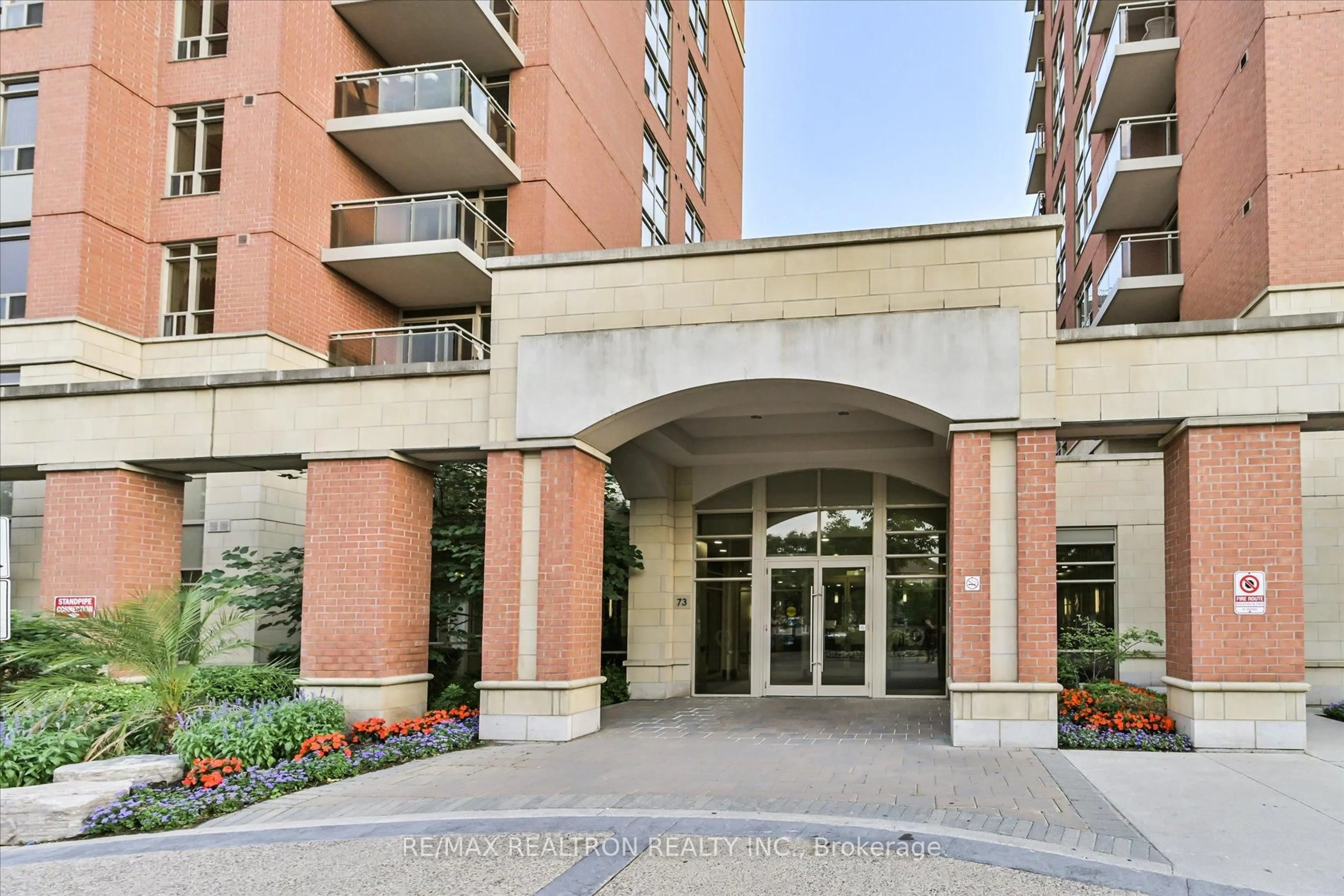 Indoor foyer for 73 King William Cres #206, Richmond Hill Ontario L4B 0C2