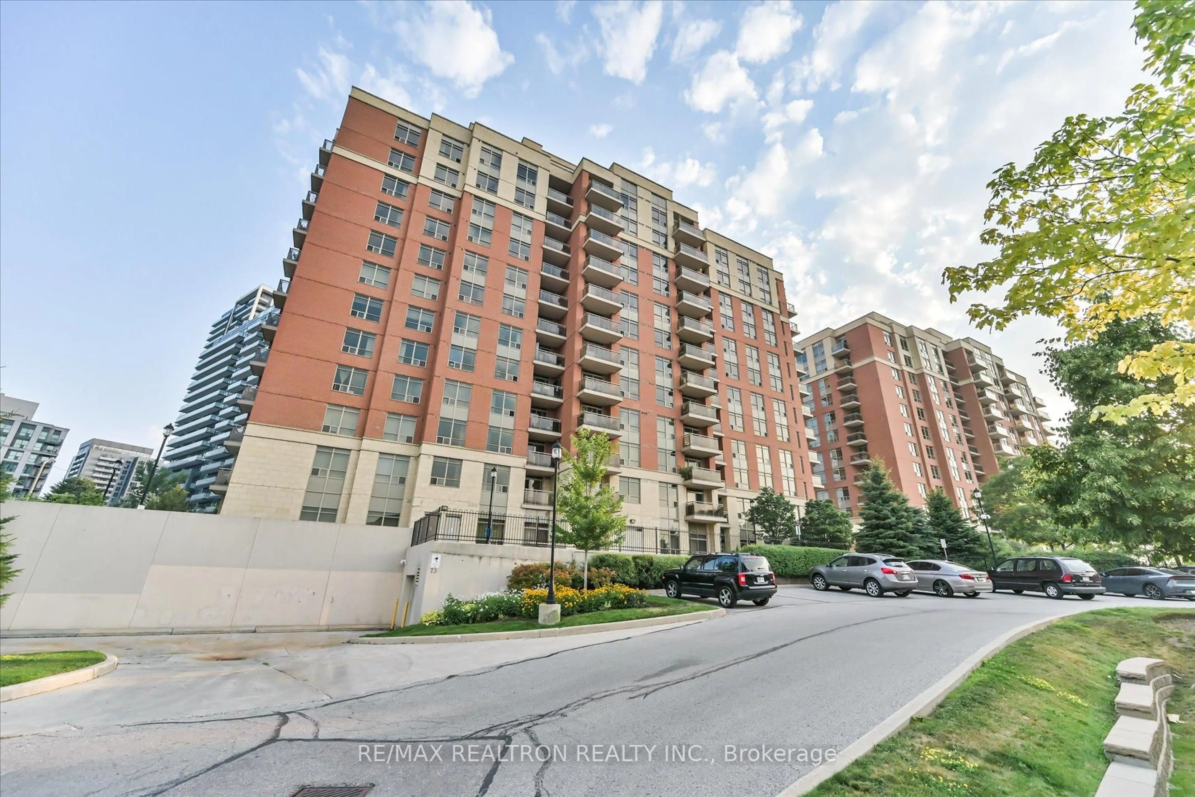 A pic from outside/outdoor area/front of a property/back of a property/a pic from drone, street for 73 King William Cres #206, Richmond Hill Ontario L4B 0C2