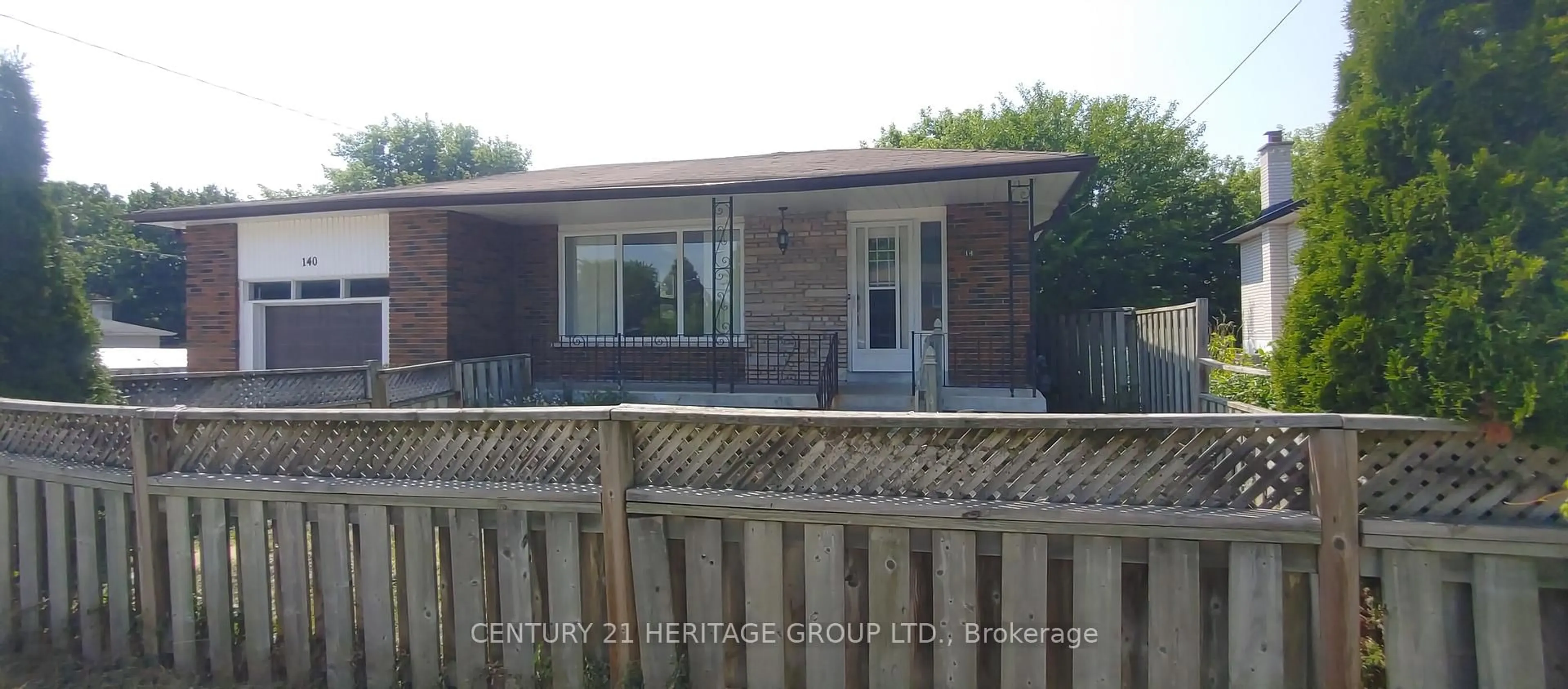 A pic from outside/outdoor area/front of a property/back of a property/a pic from drone, building for 140 Toronto St, Bradford West Gwillimbury Ontario L3Z 1P1