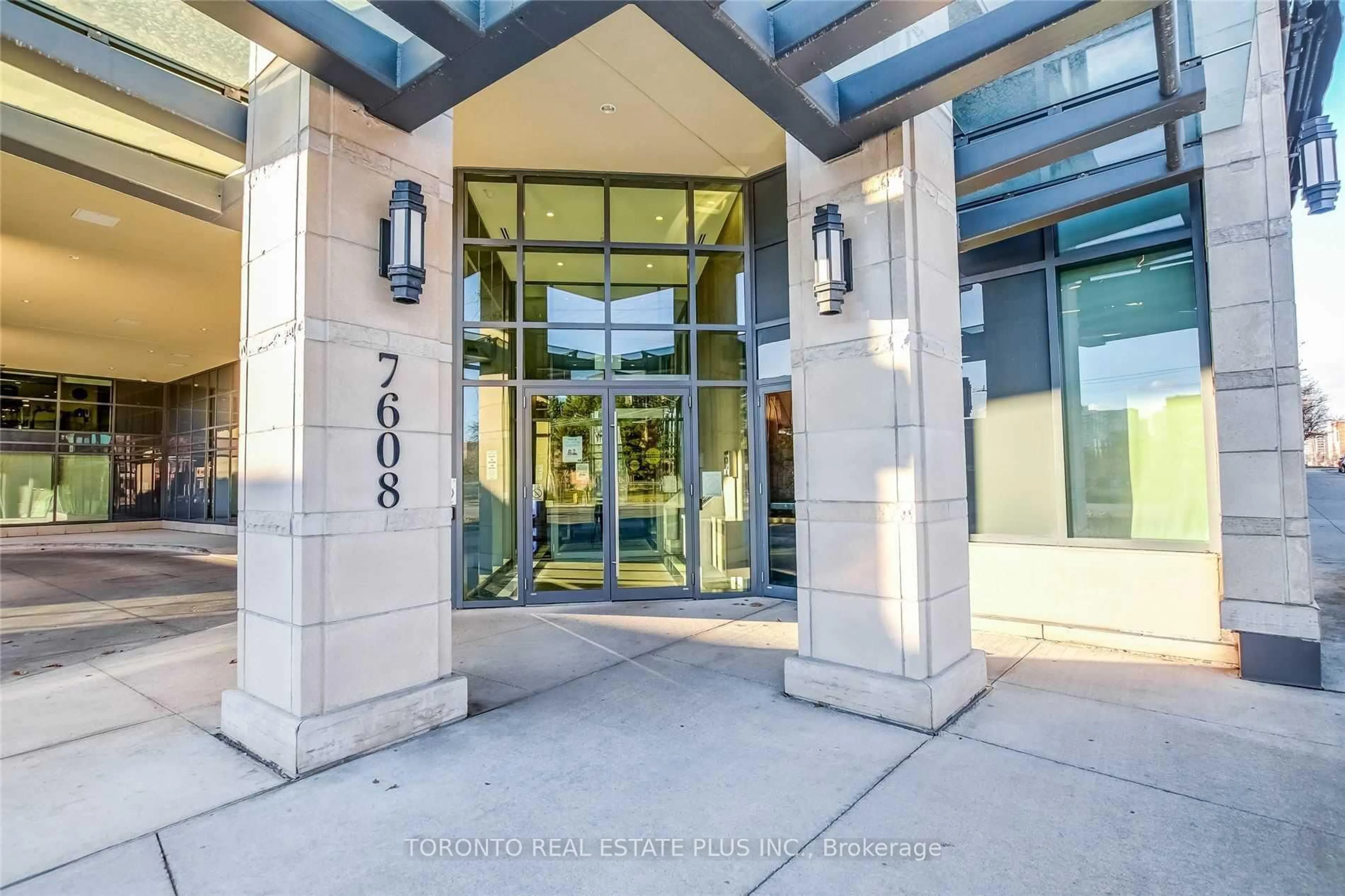 Indoor foyer for 7608 Yonge St #206, Vaughan Ontario L4J 0J5
