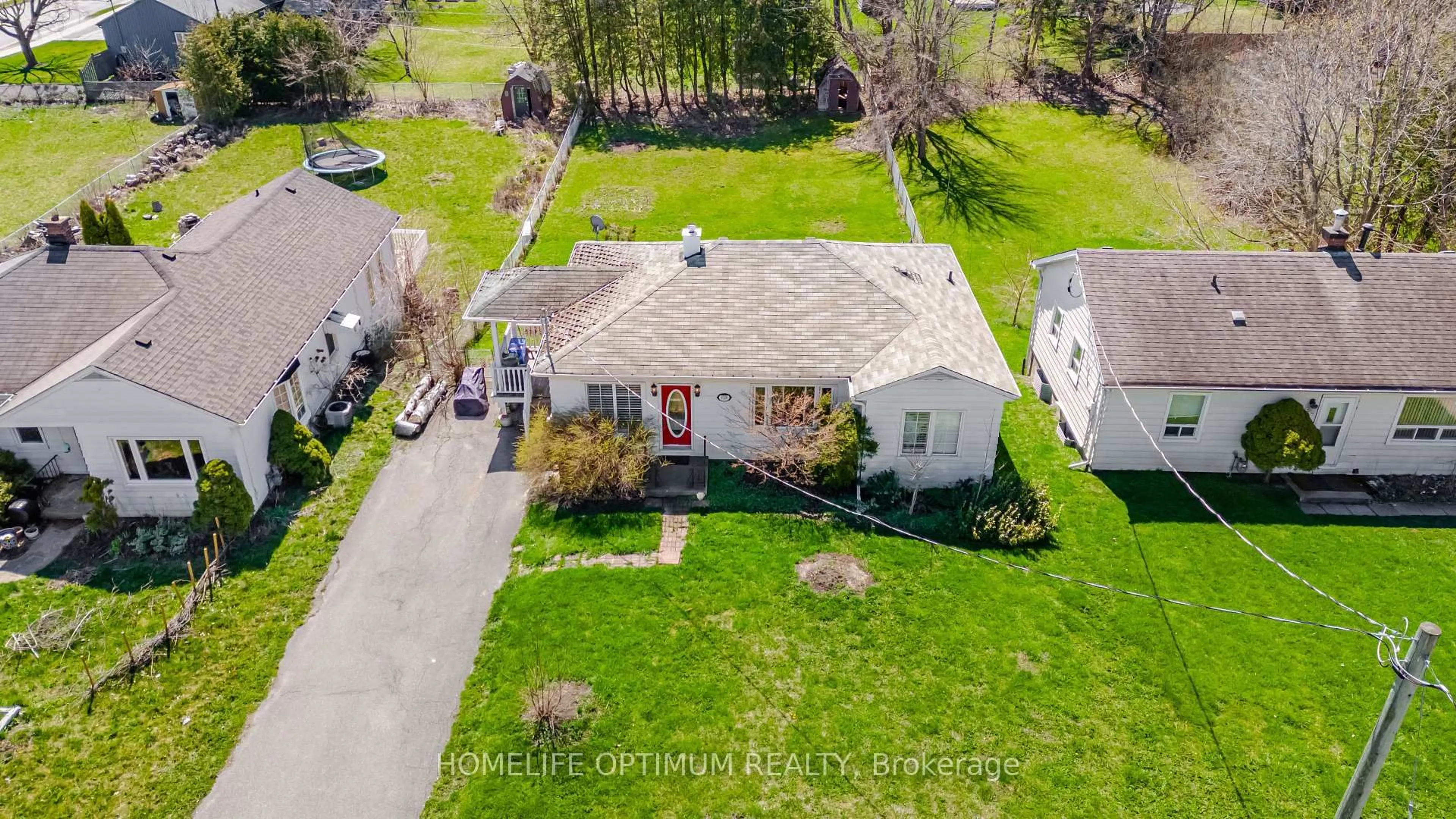 A pic from outside/outdoor area/front of a property/back of a property/a pic from drone, street for 128 Eagle St, Newmarket Ontario L3Y 1J4