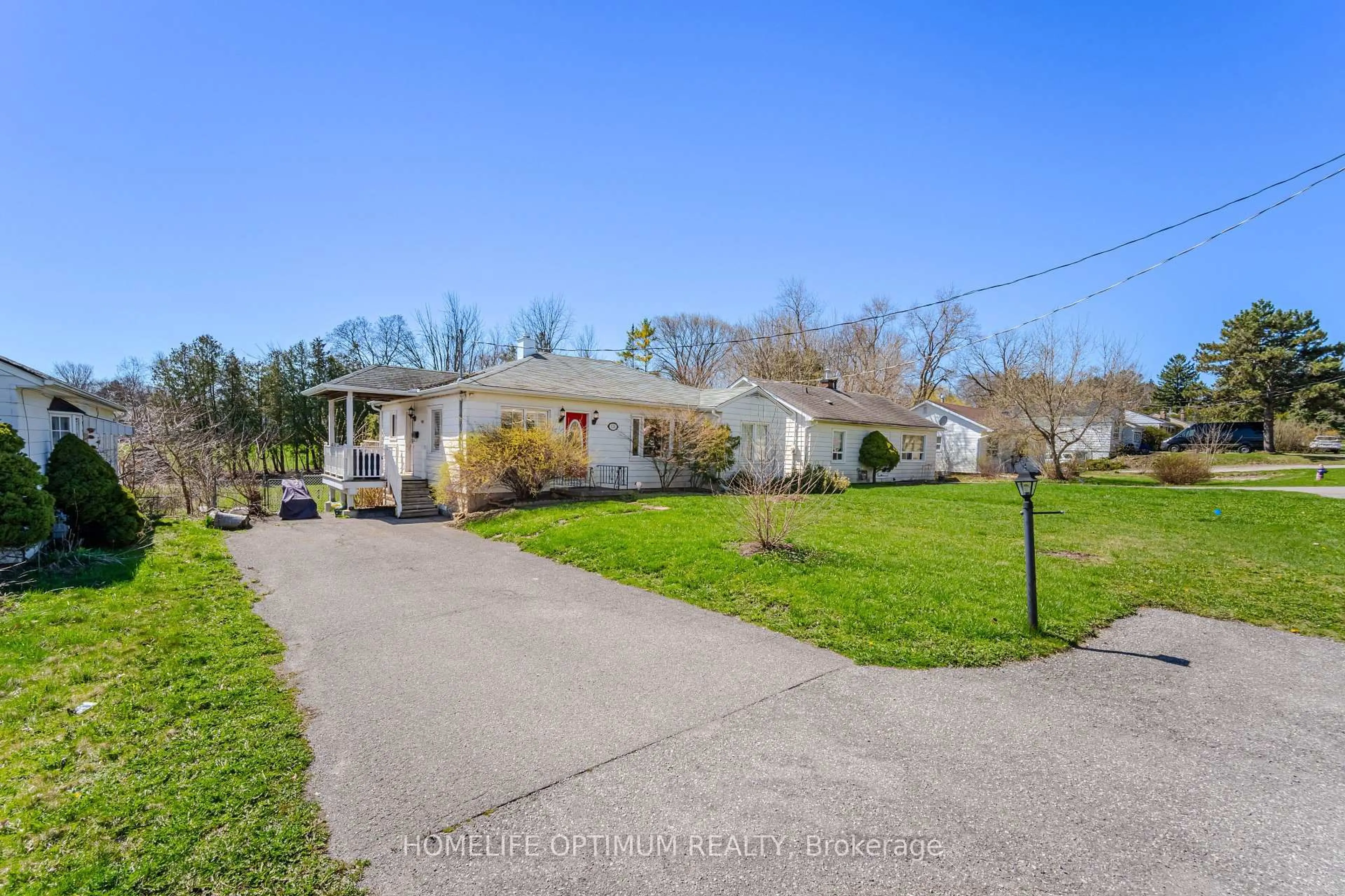 A pic from outside/outdoor area/front of a property/back of a property/a pic from drone, street for 128 Eagle St, Newmarket Ontario L3Y 1J4