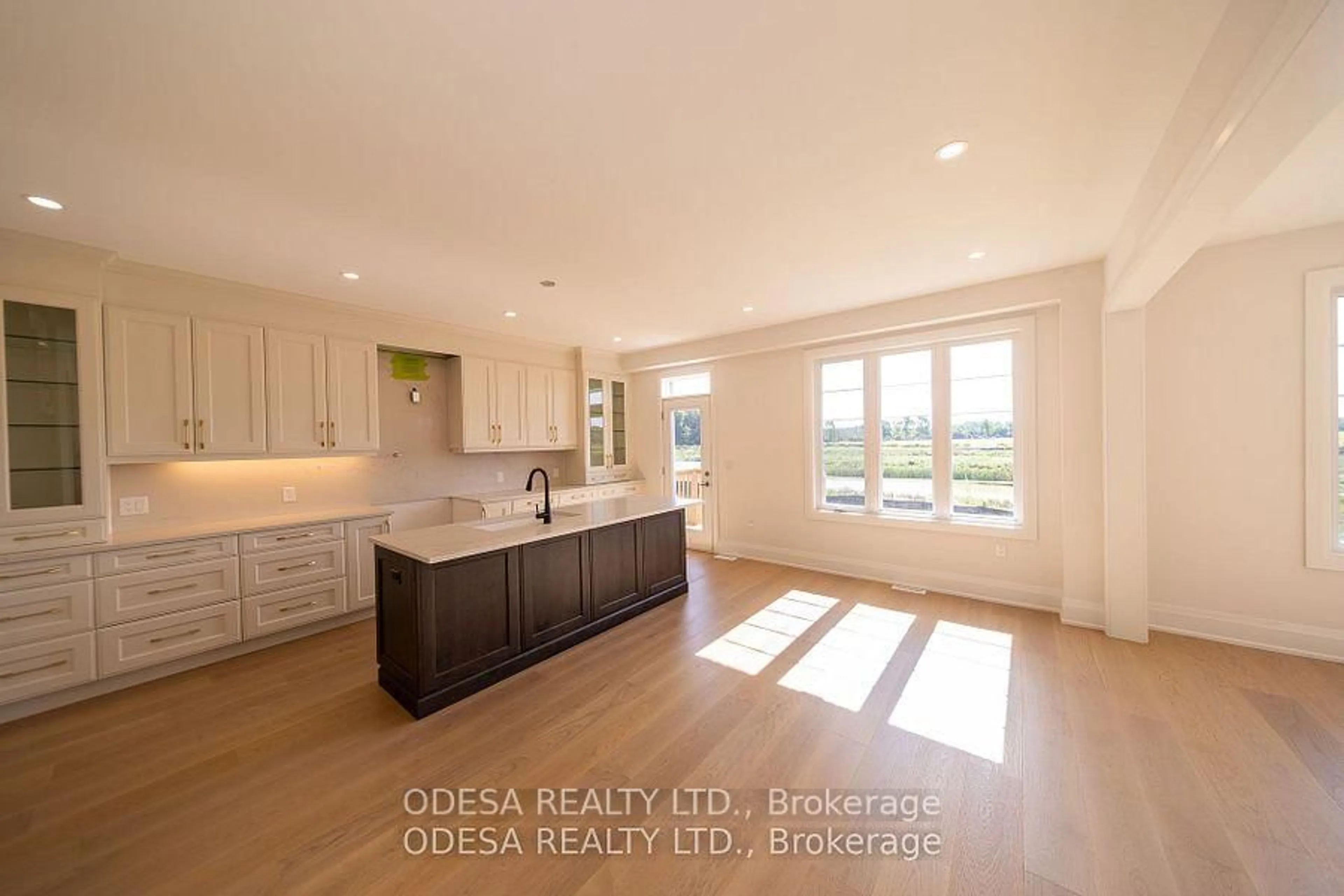 Open concept kitchen, unknown for 35 Big Canoe Dr, Georgina Ontario L0E 1R0