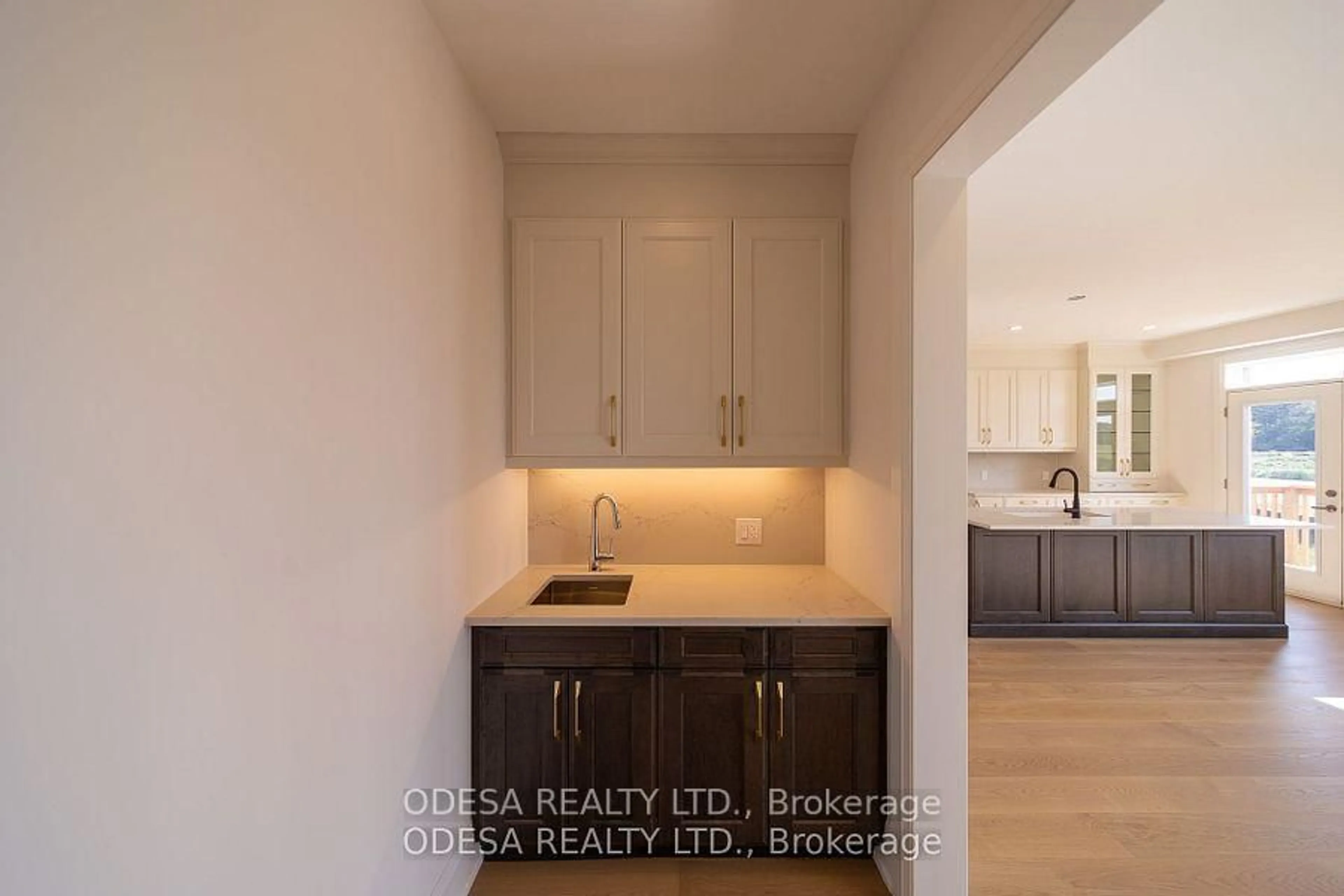 Open concept kitchen, unknown for 35 Big Canoe Dr, Georgina Ontario L0E 1R0