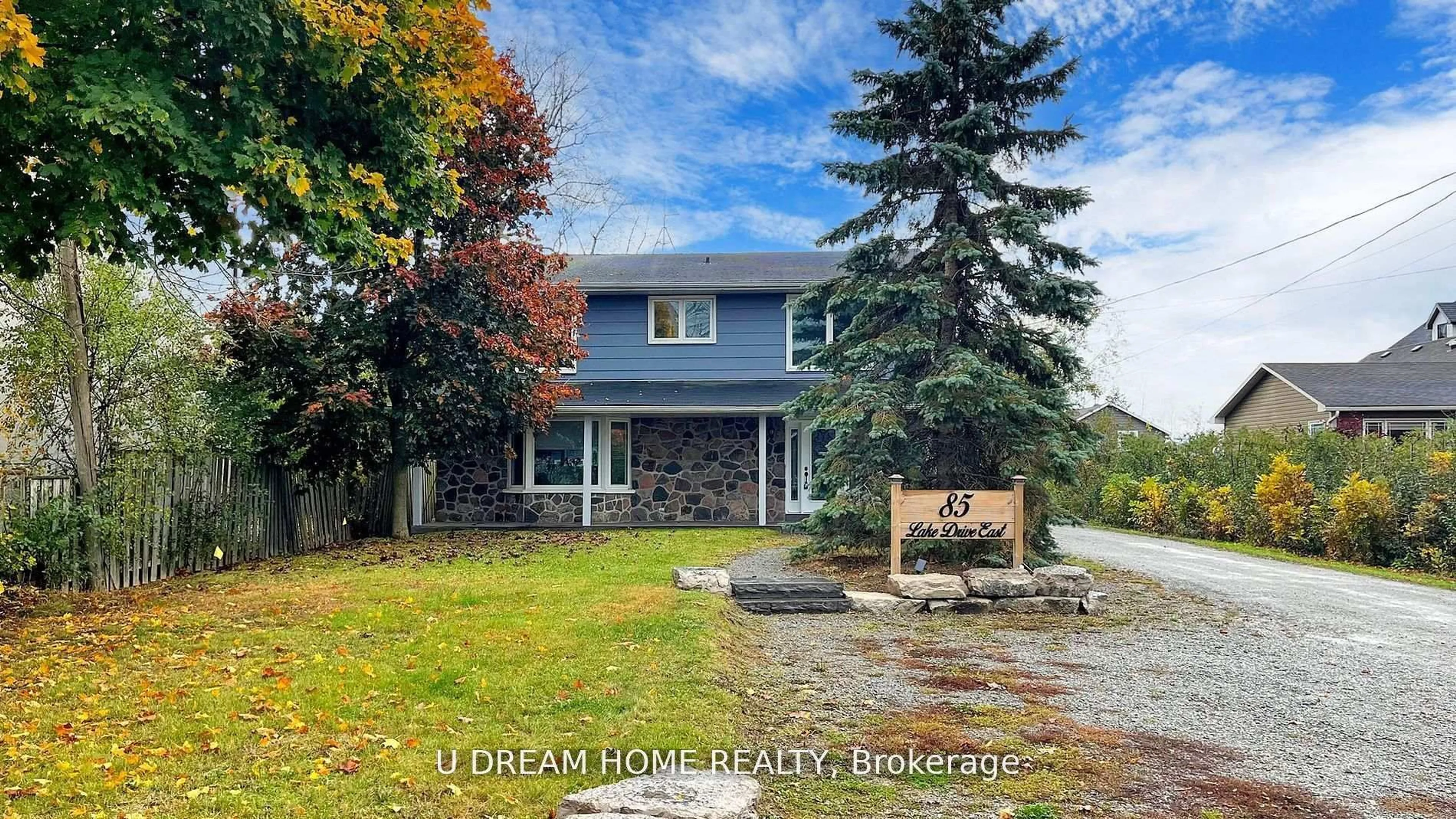 A pic from outside/outdoor area/front of a property/back of a property/a pic from drone, street for 85 Lake Dr, Georgina Ontario L4P 3E9