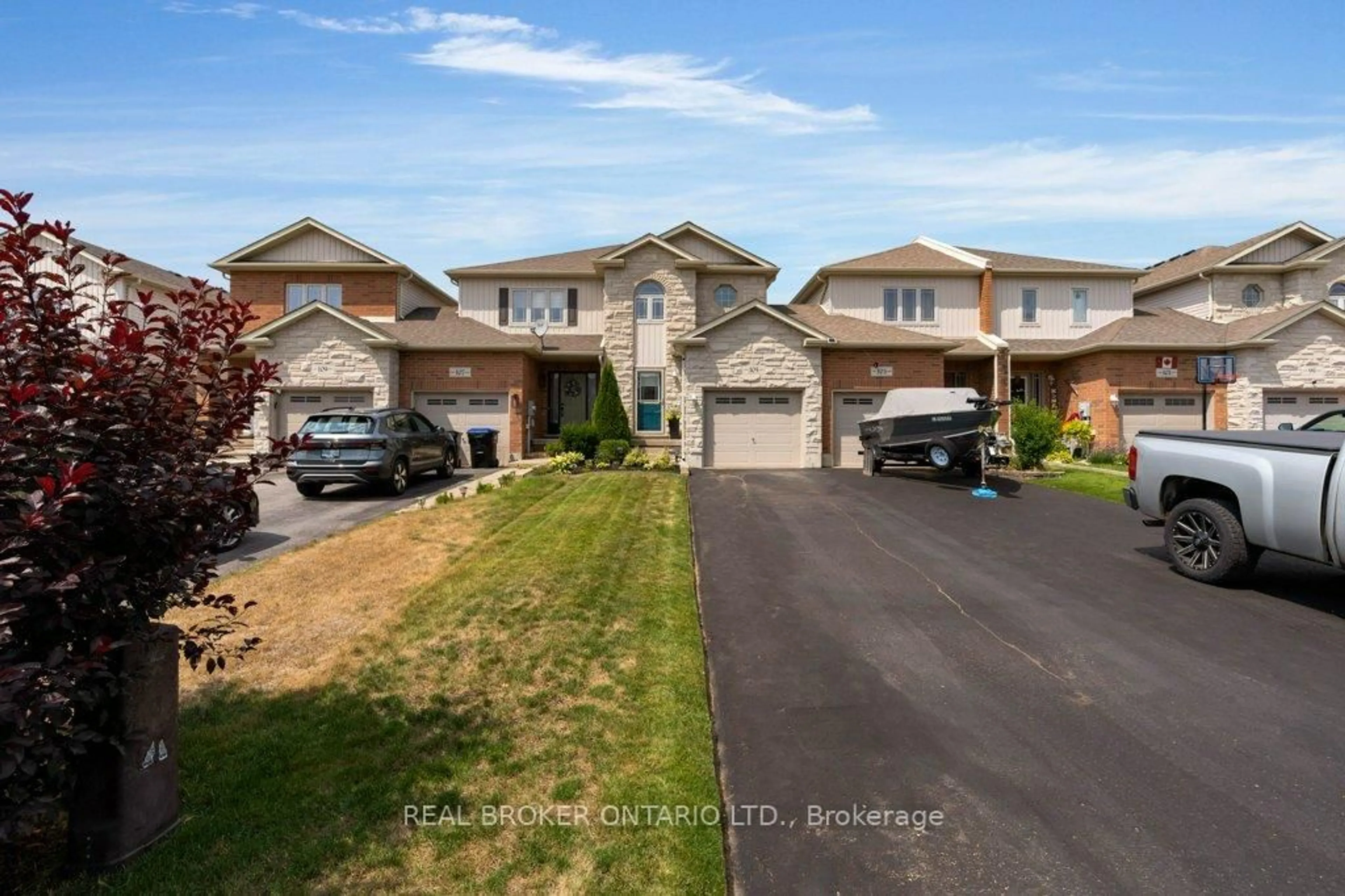 A pic from outside/outdoor area/front of a property/back of a property/a pic from drone, street for 105 Banting Cres, Essa Ontario L3W 0P3