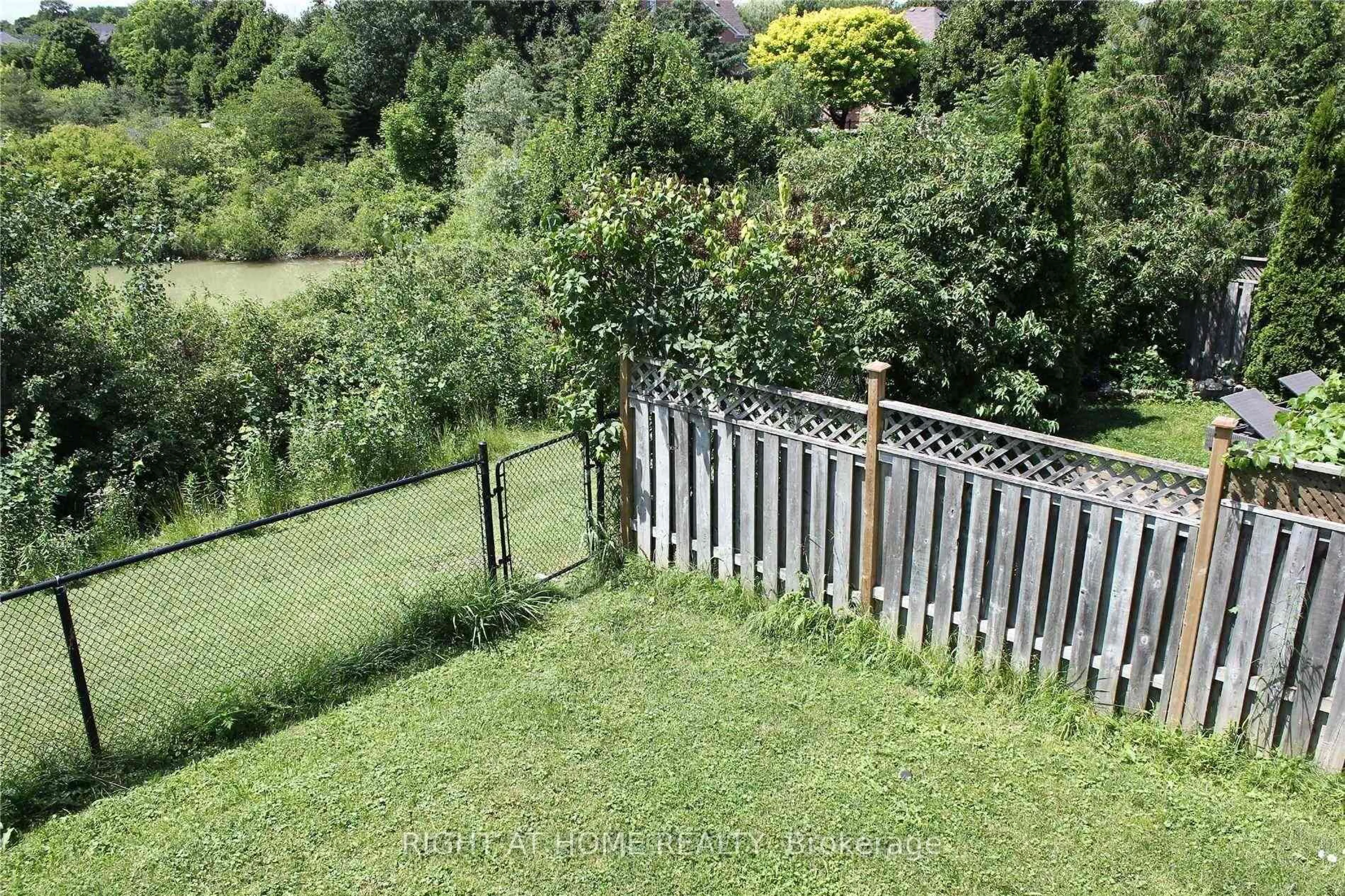 A pic from outside/outdoor area/front of a property/back of a property/a pic from drone, water/lake/river/ocean view for 386 Bartholomew Dr, Newmarket Ontario L3X 2E7