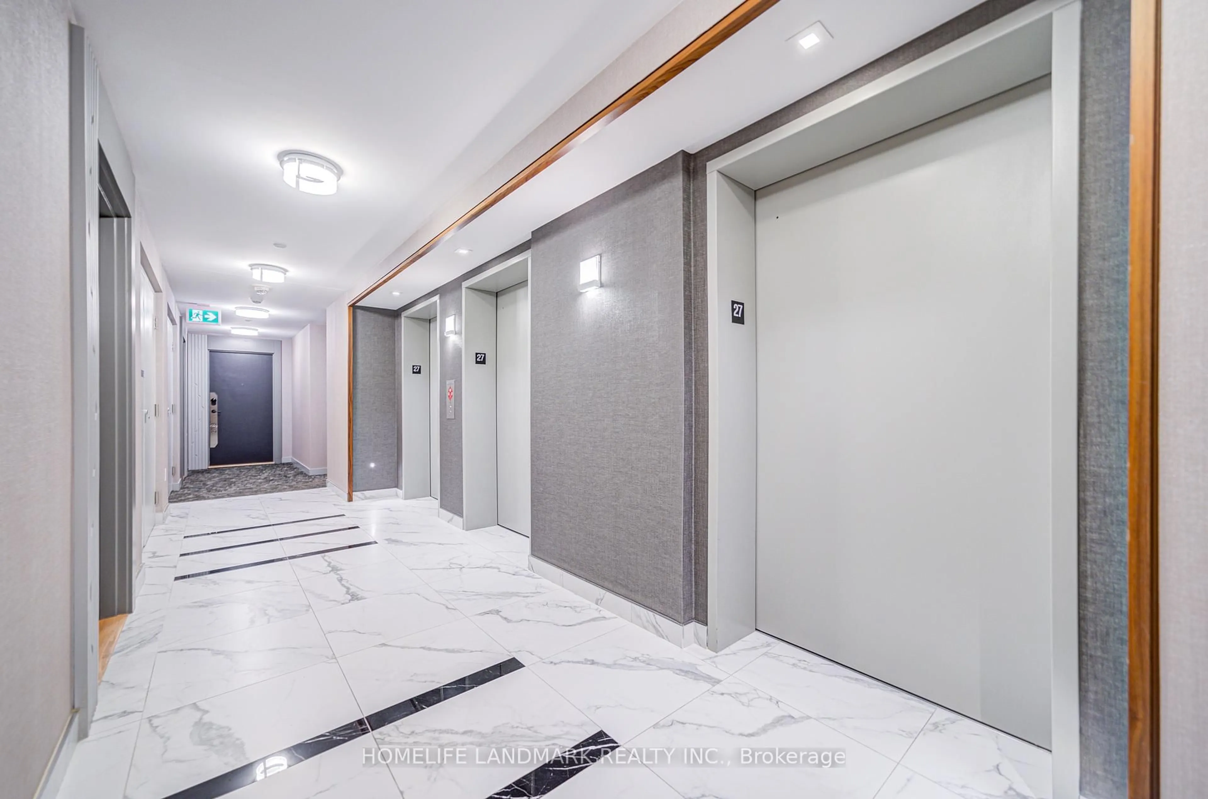 Indoor foyer for 105 Oneida Cres #2709, Richmond Hill Ontario L4B 0B1